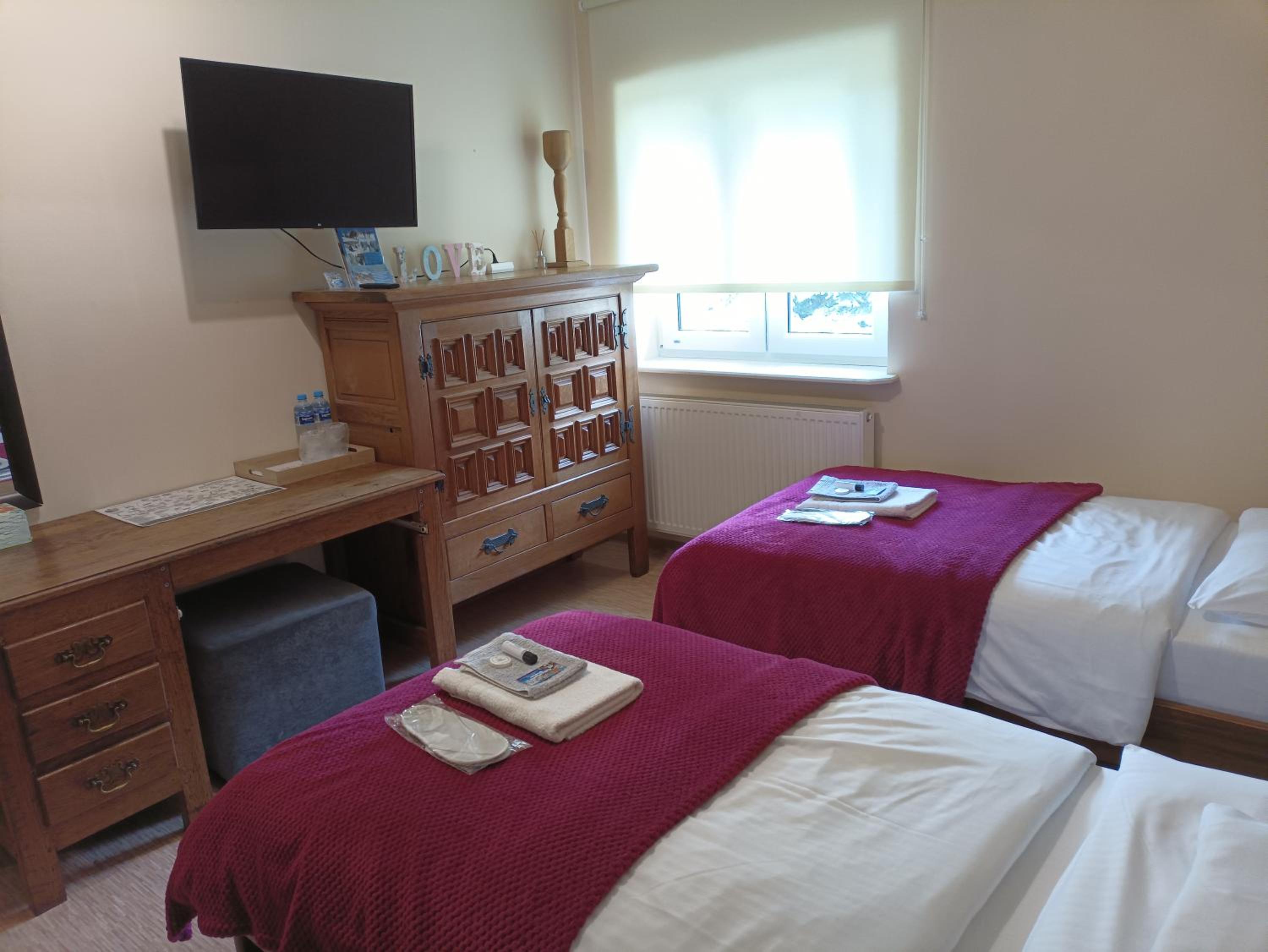 Double Room with Shared Bathroom photo 1