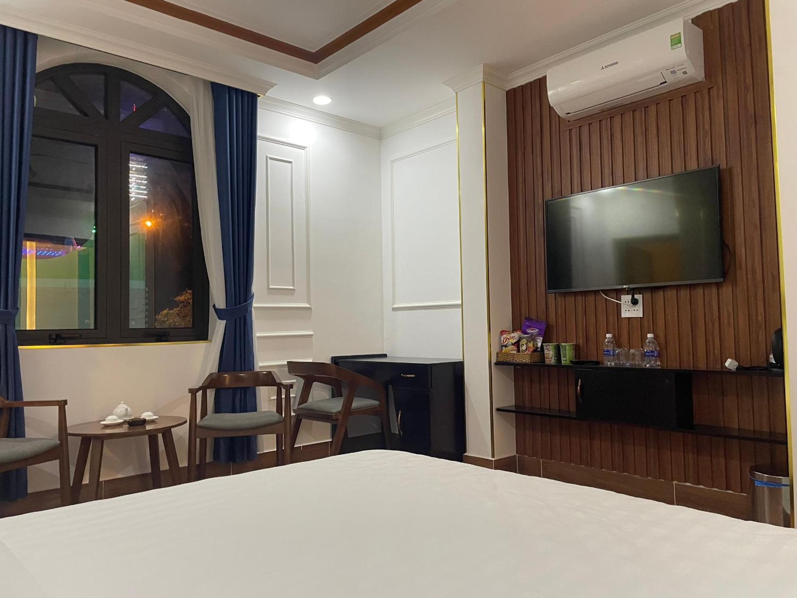 Standard King Room photo 2