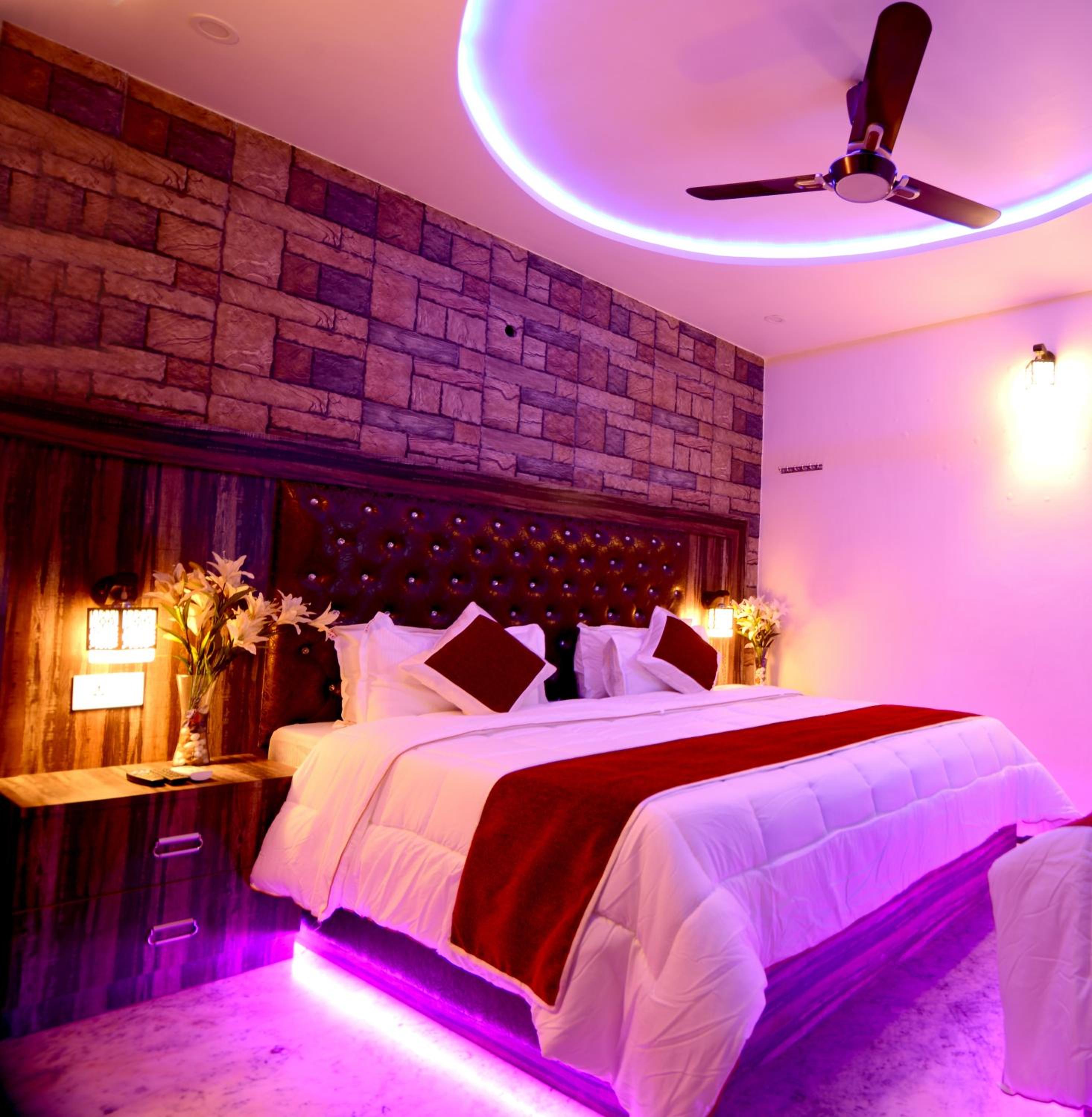 Luxury King Room - Photo 1