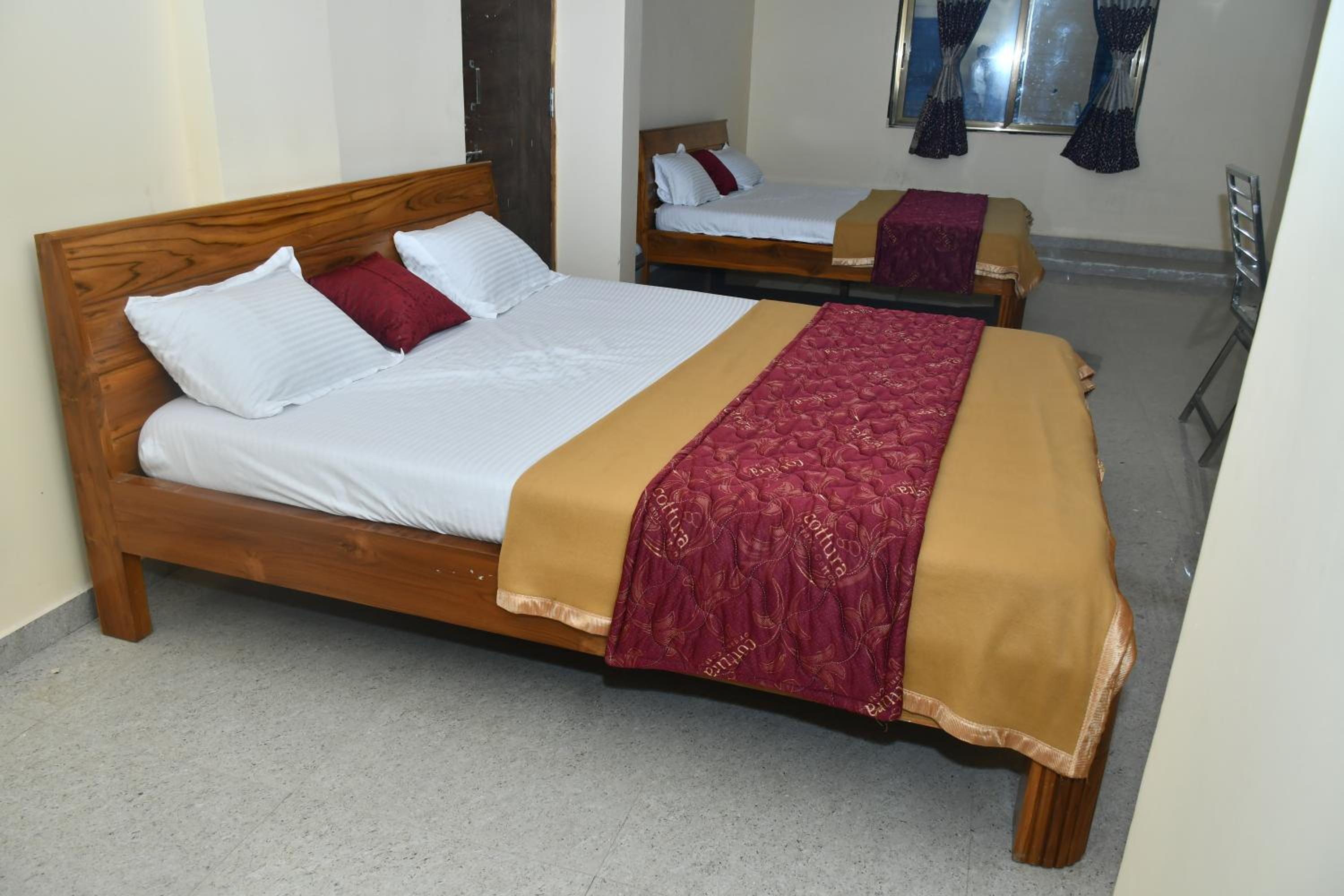 Deluxe Room (2 Adults + 1 Child) photo 2