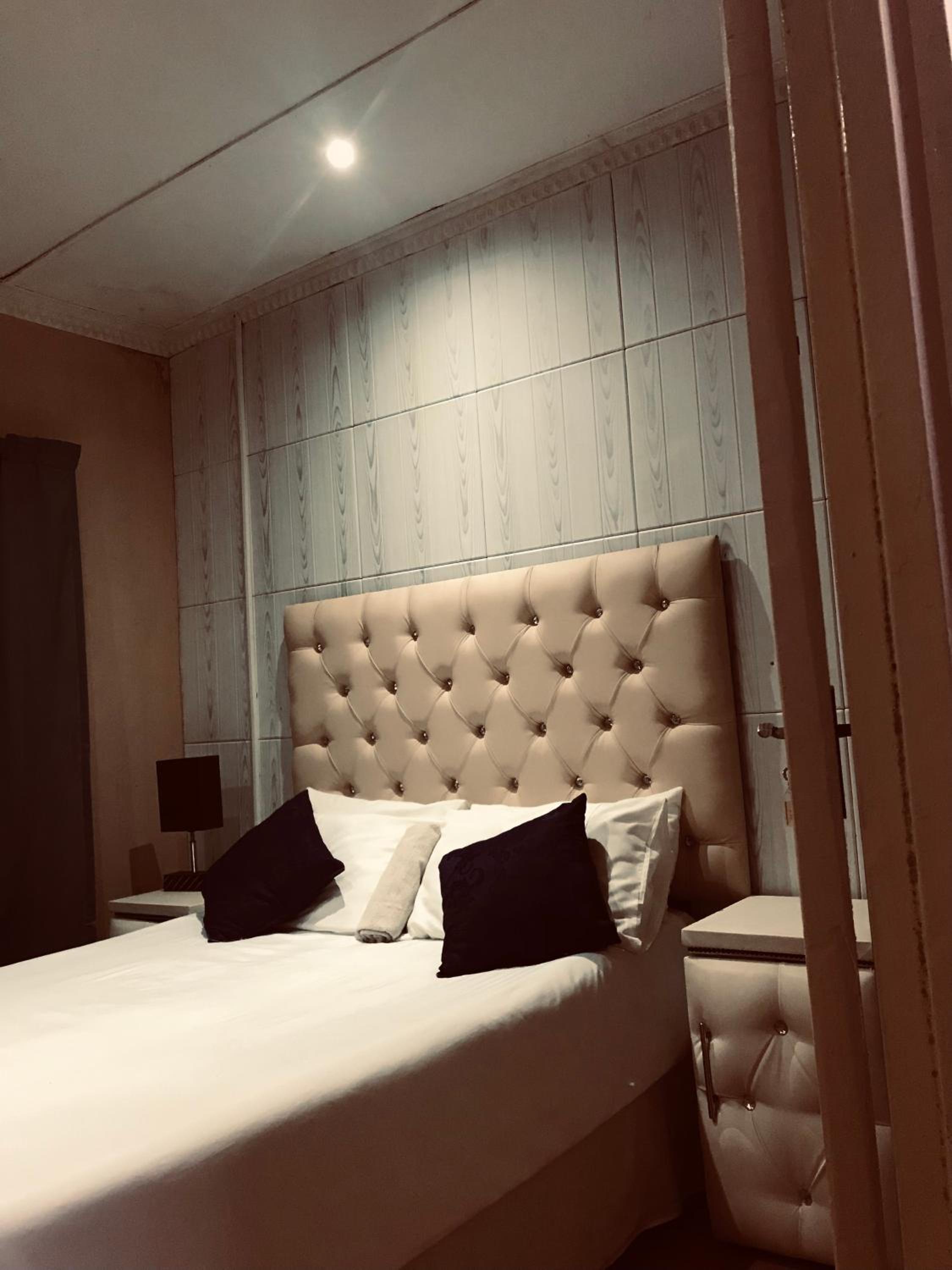 Double Room With Pool View photo 1