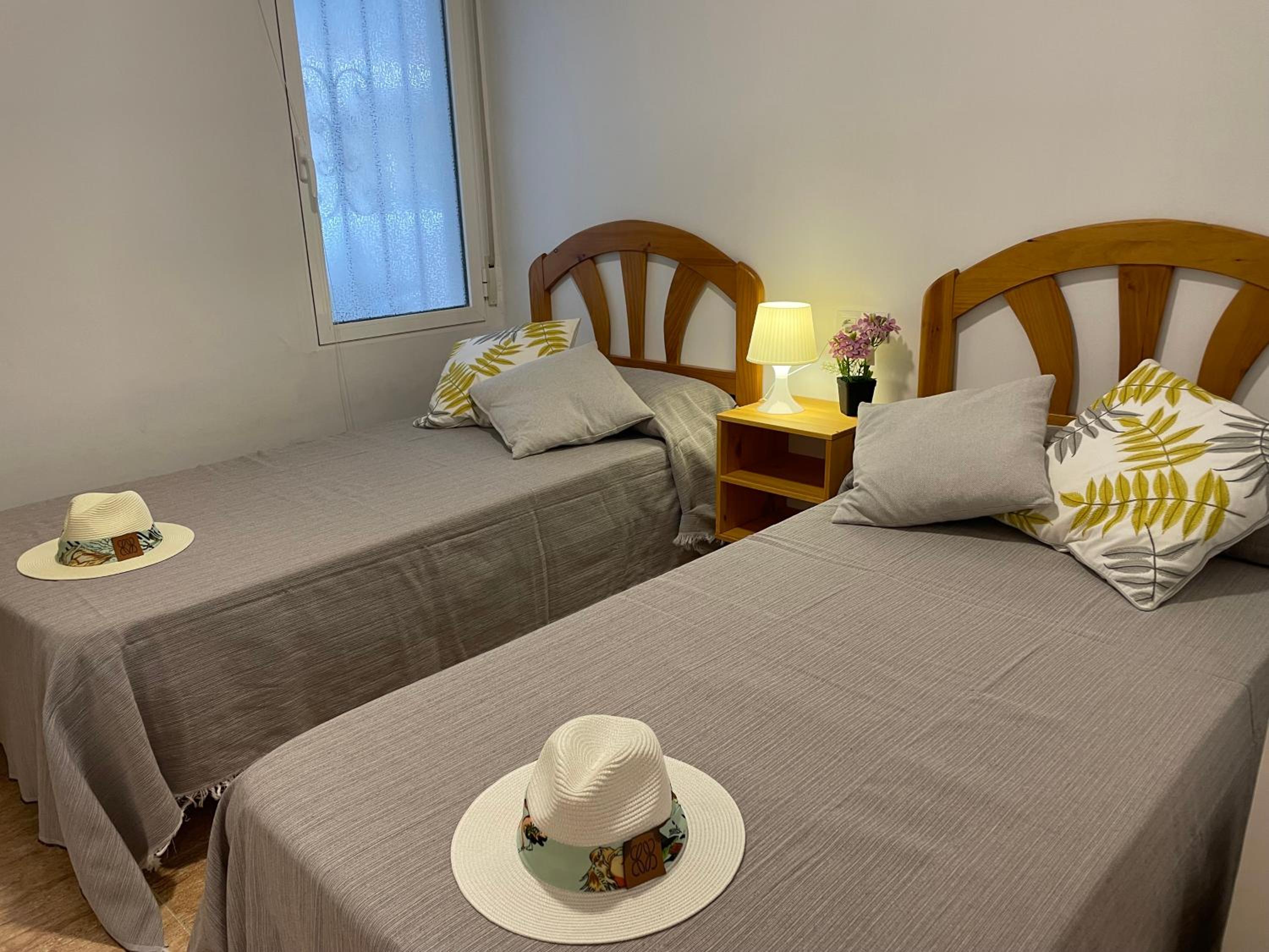 Apartamento de dos habitaciones con terraza y vista al mar