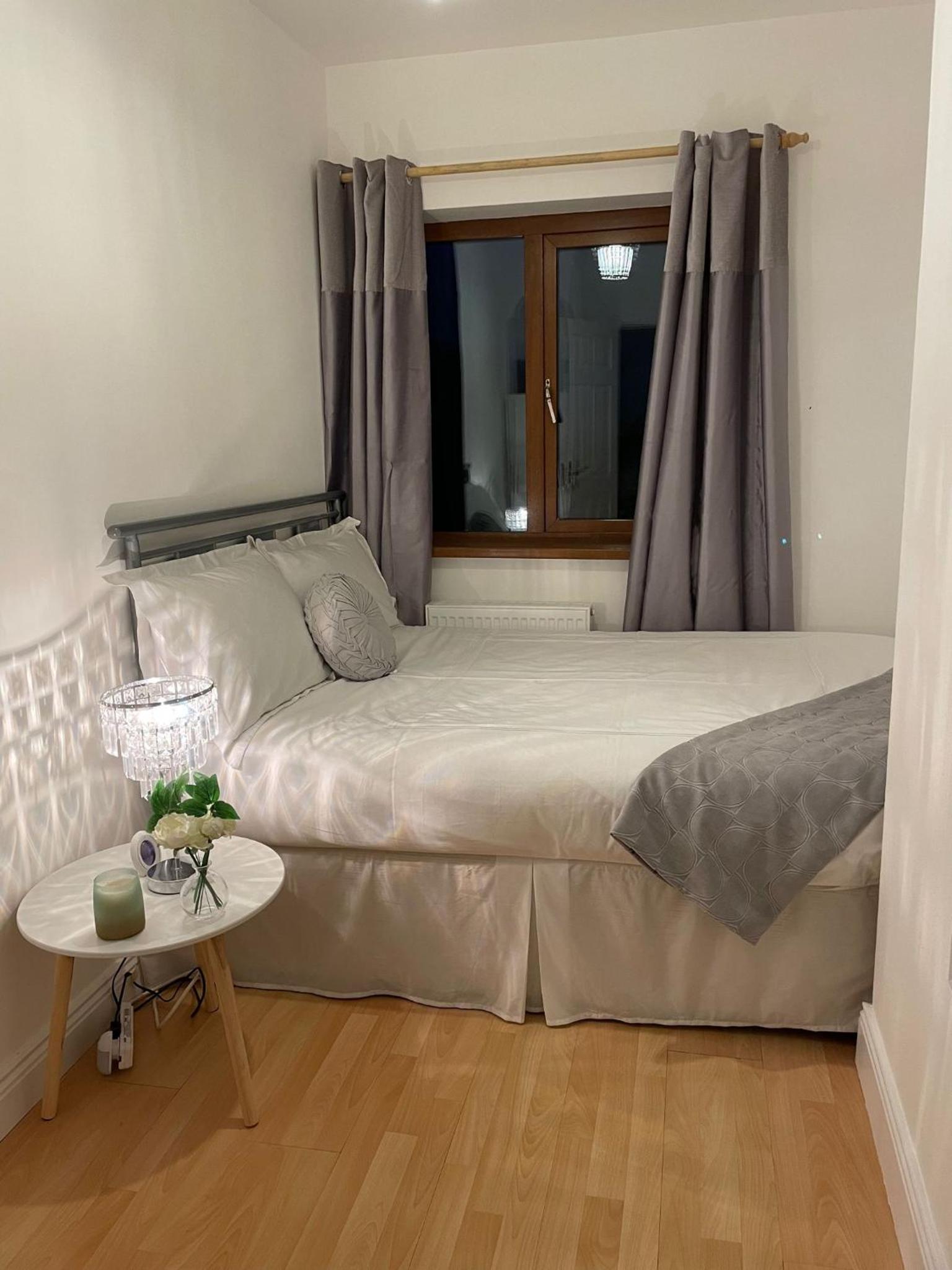 Single Room with Private External Bathroom