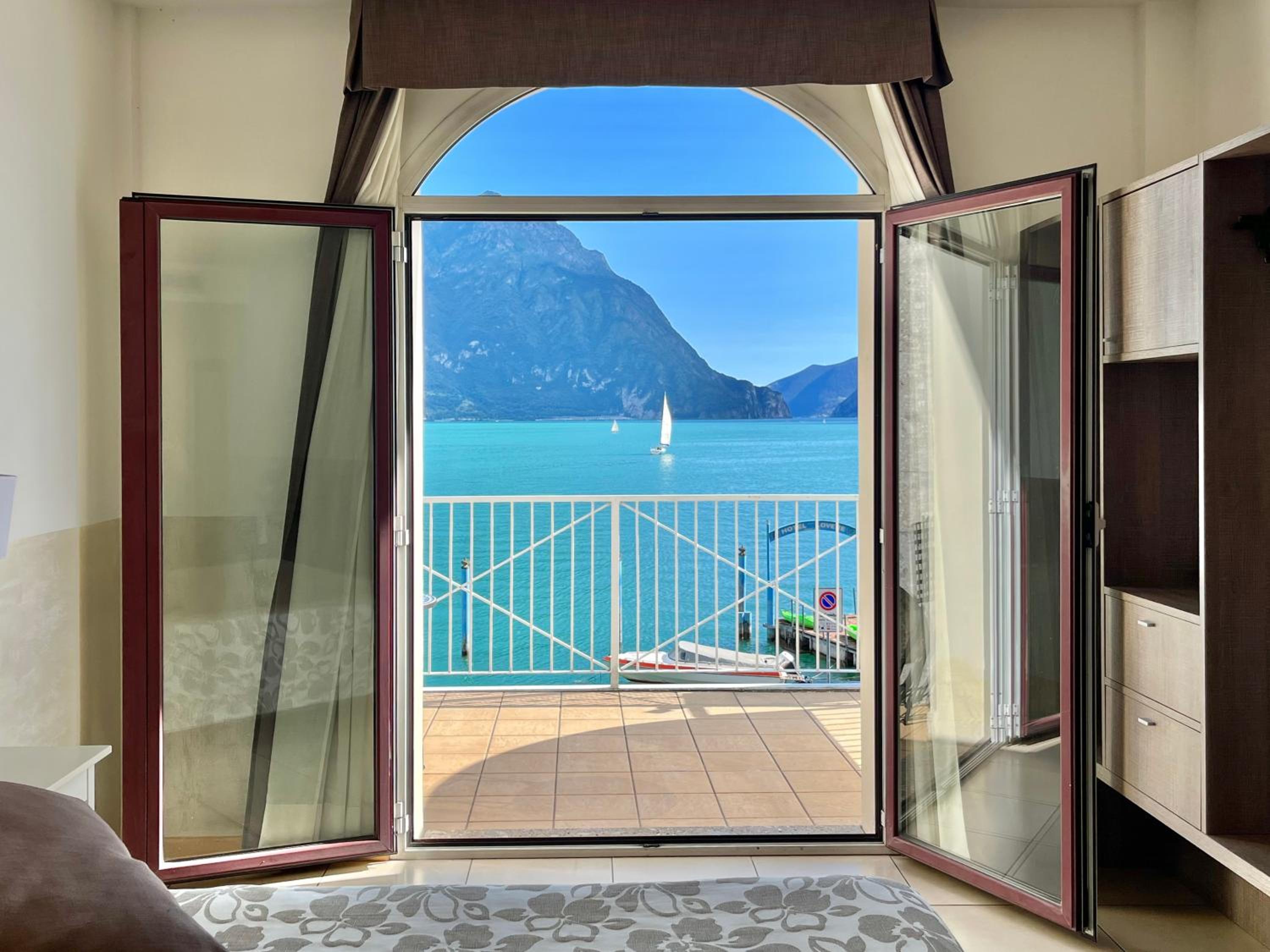 Double Room with Lake View - Photo 14