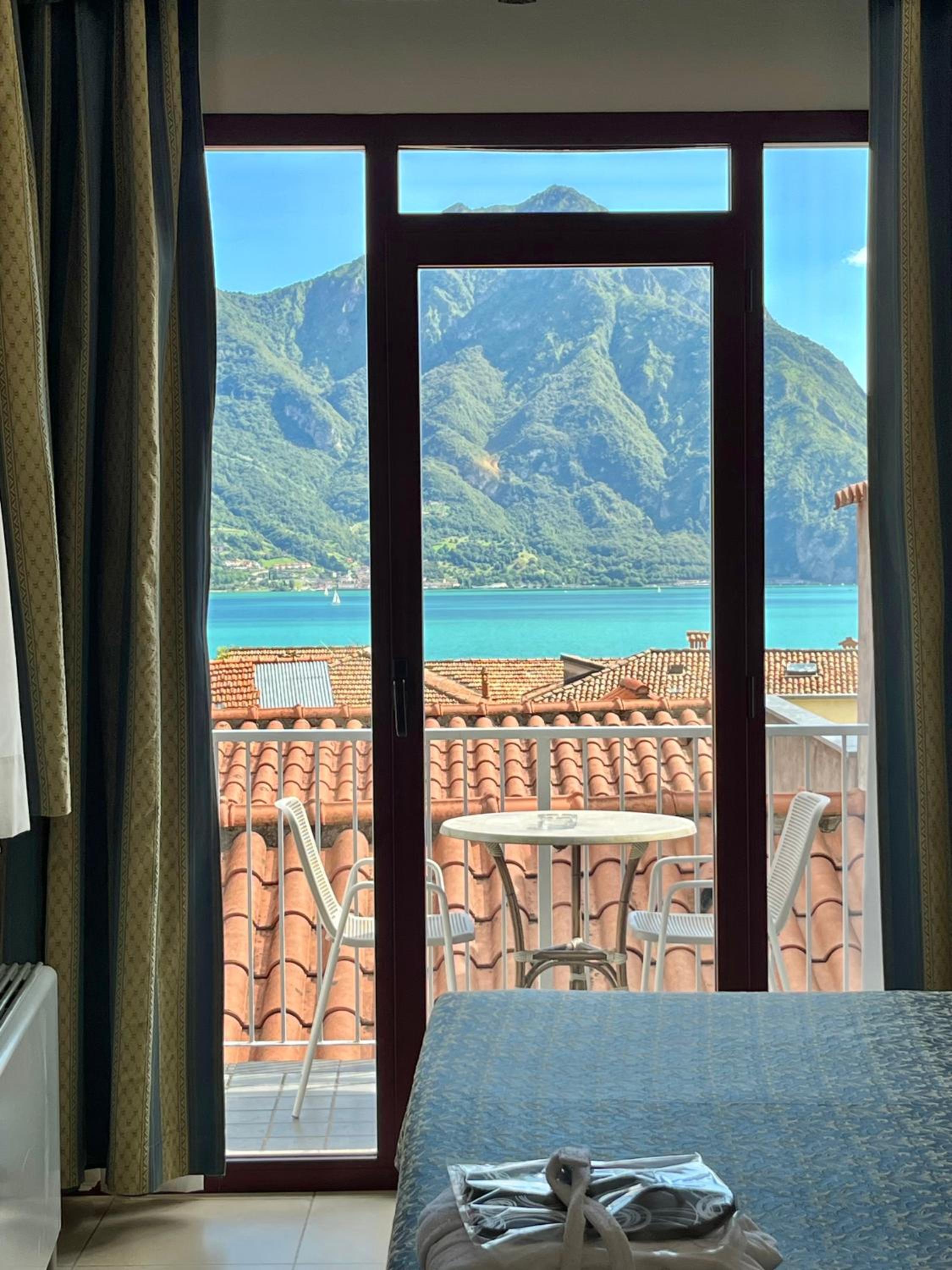 Double or Twin Room with Lake View - Photo 5