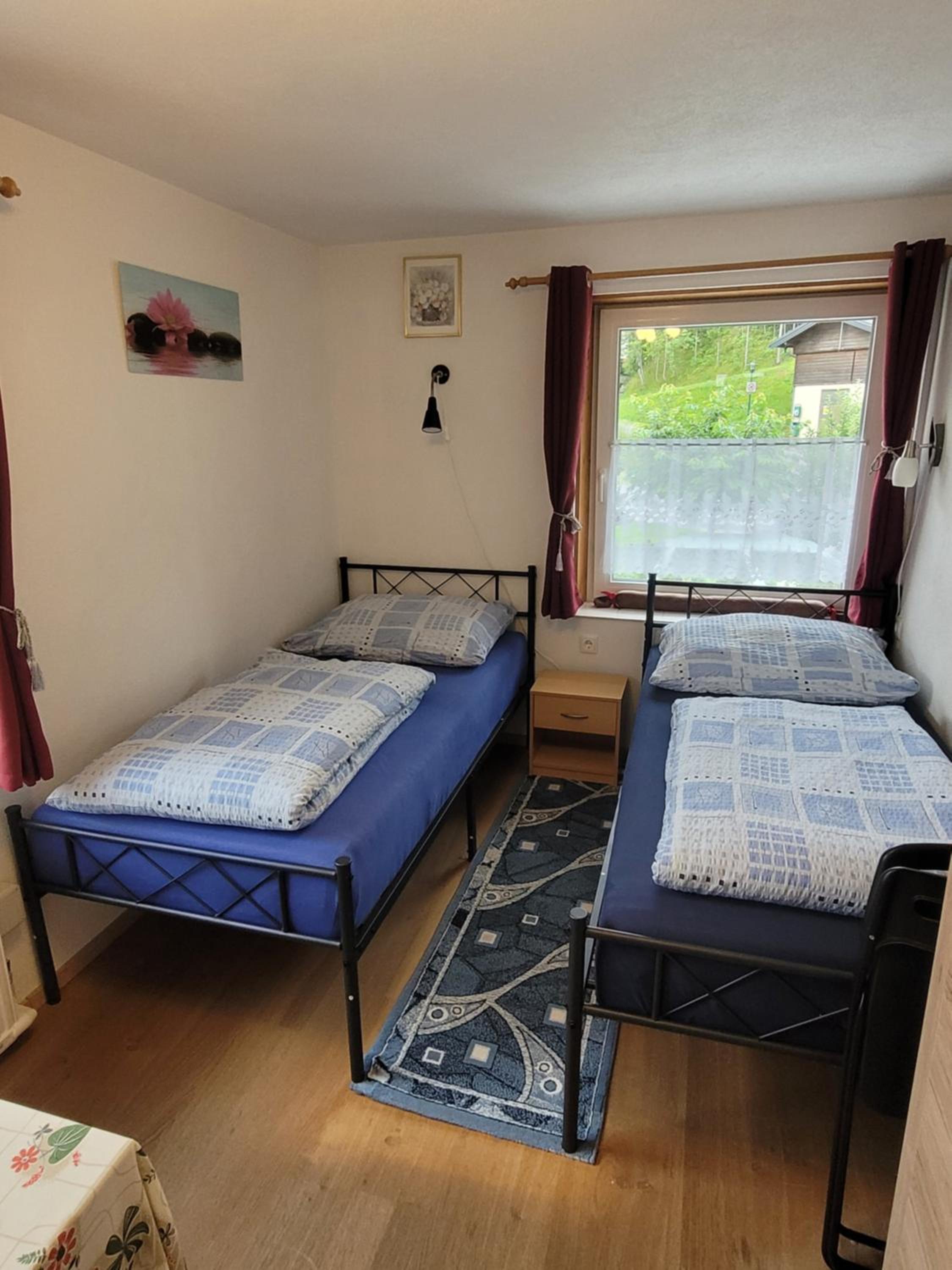Economy Twin Room photo 2