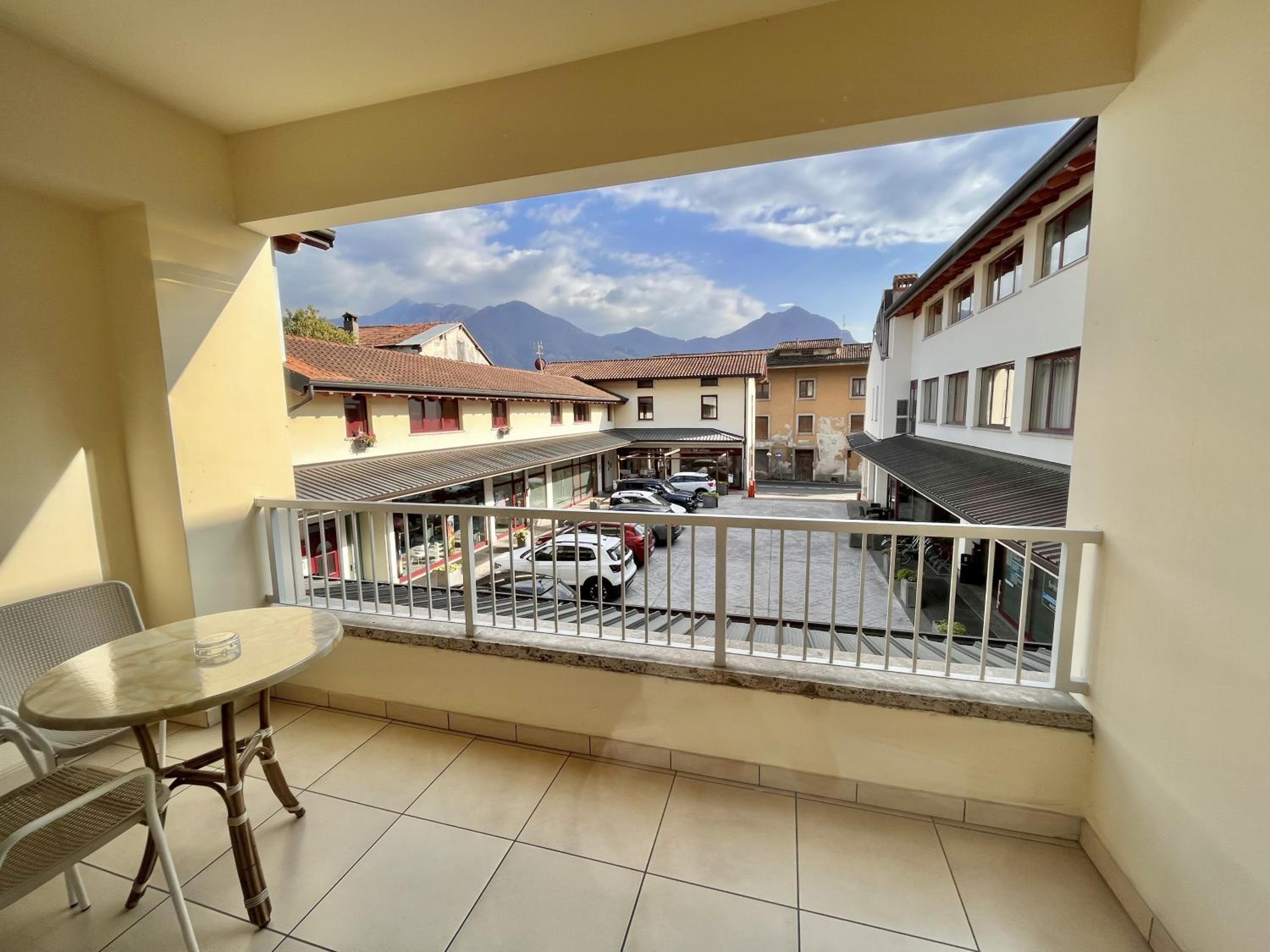 Double Room with Balcony - Photo 3
