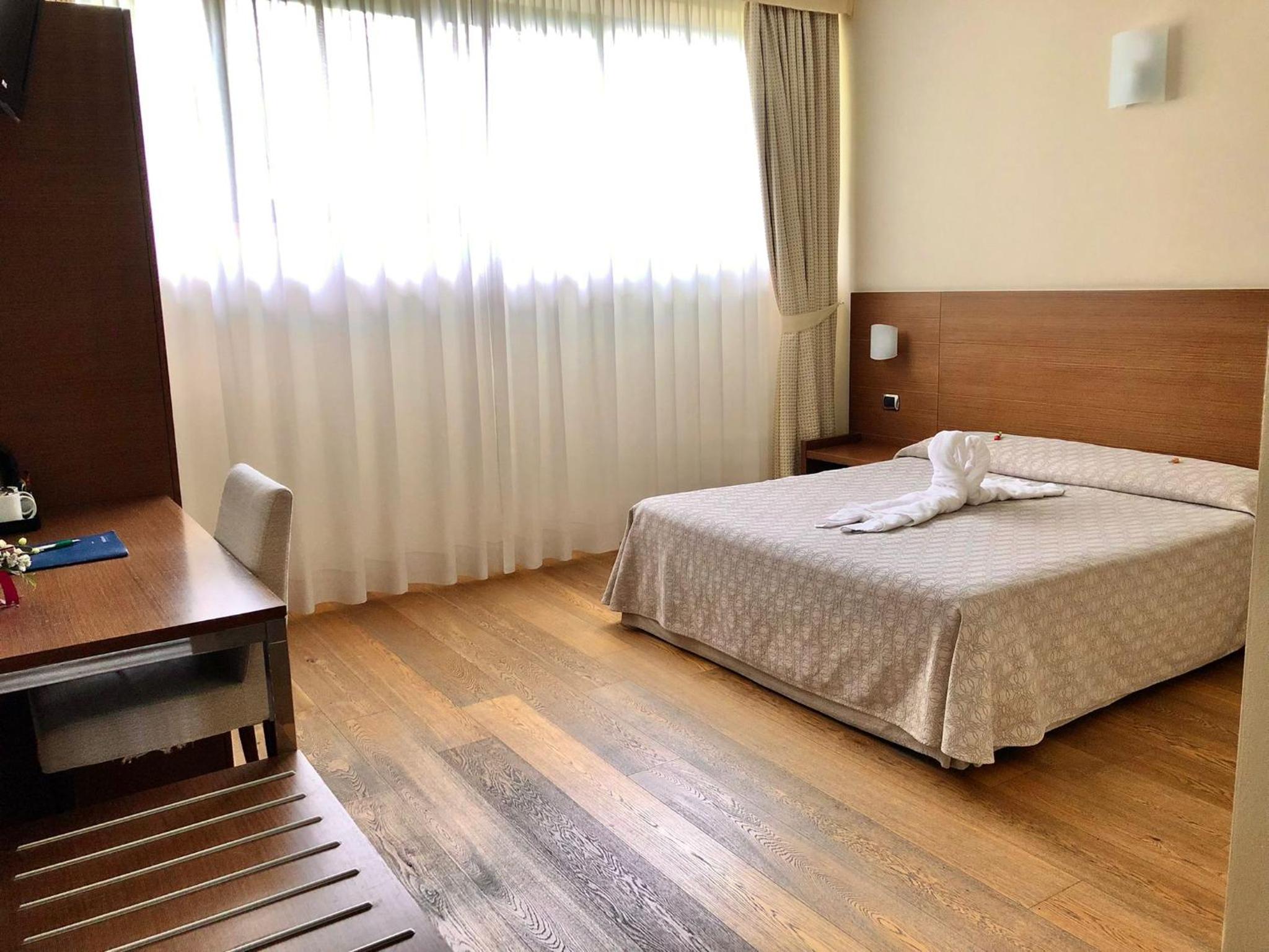 Standard Double or Twin Room - Photo 3