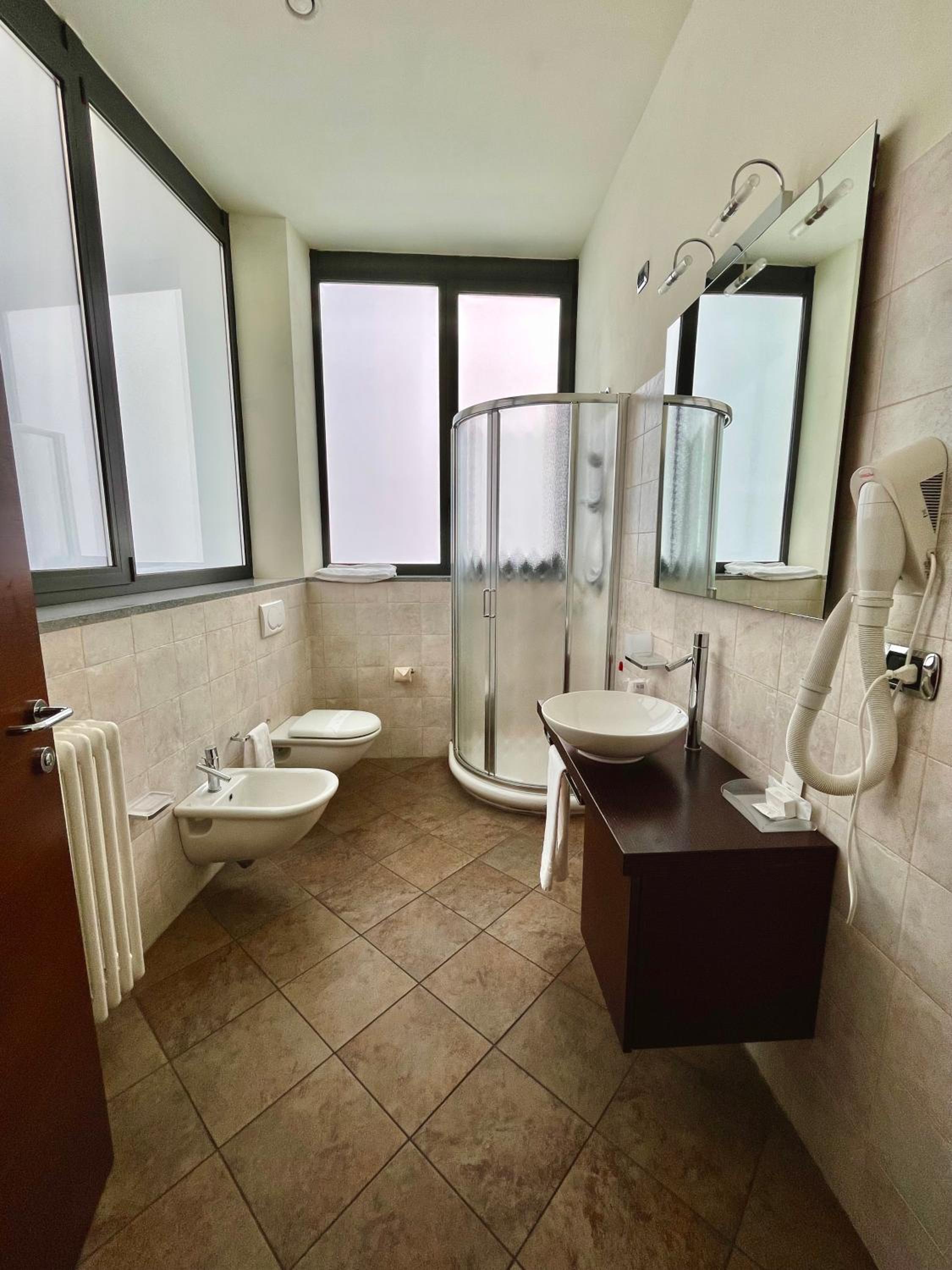 Standard Double or Twin Room - Photo 13