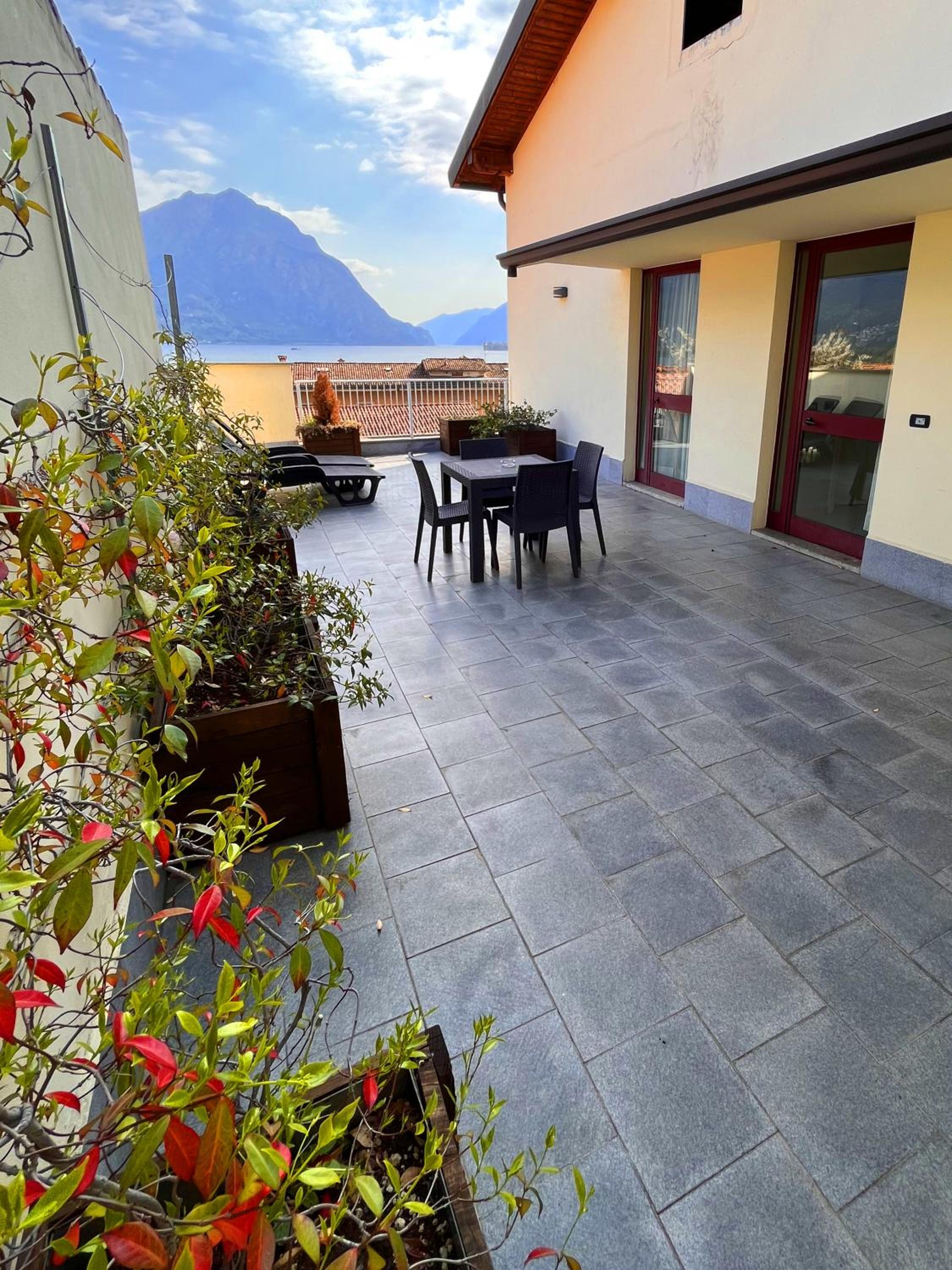 Quadruple Room with Lake View - Photo 8