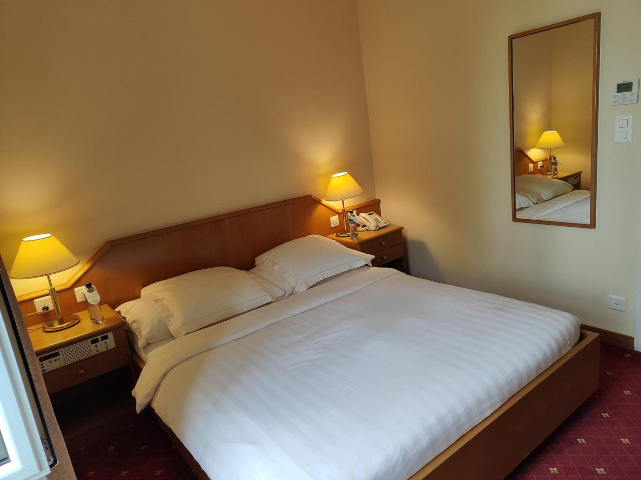 Available room thumbnail 5