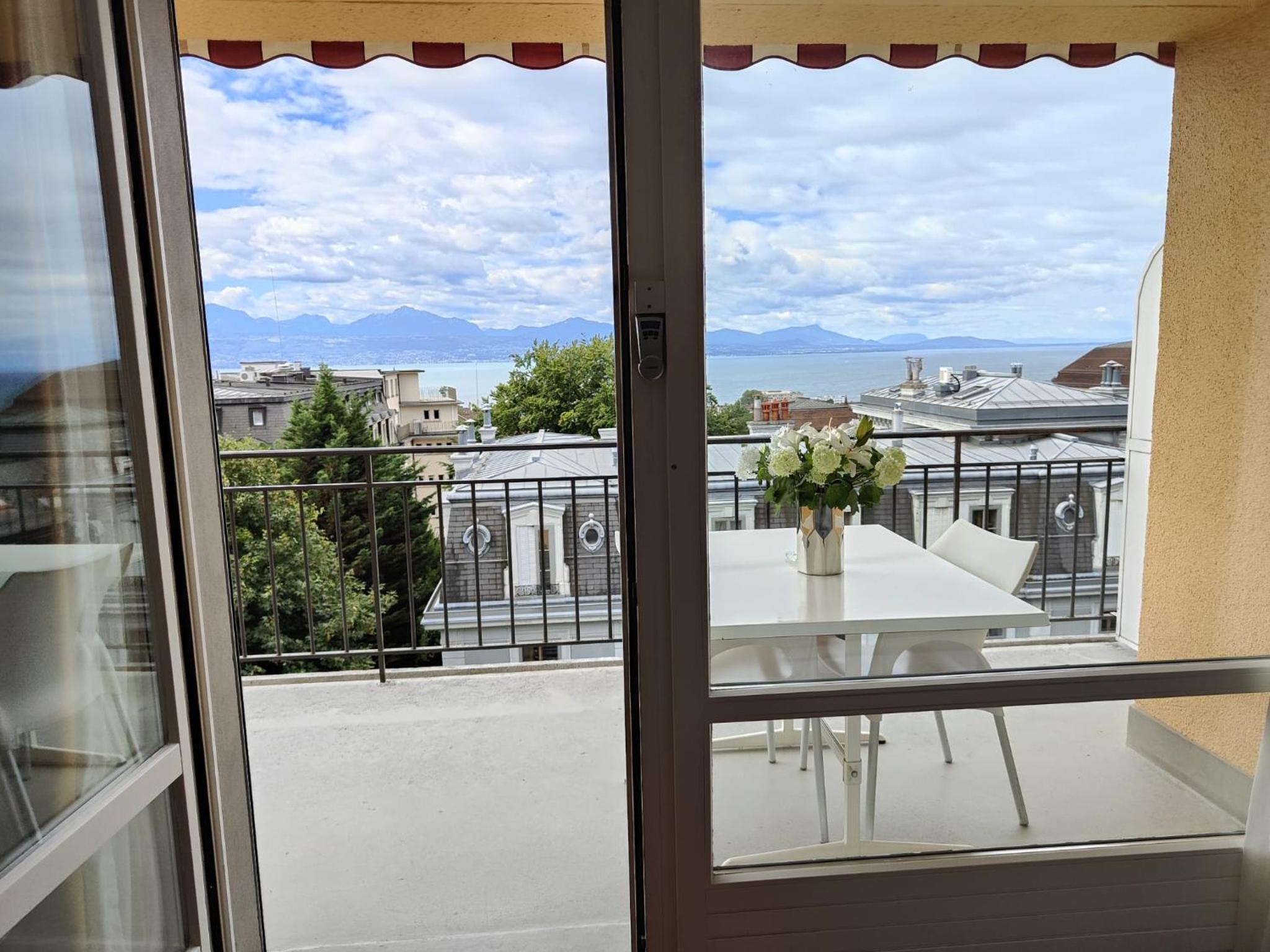 Twin Room with Lake View - Photo 3