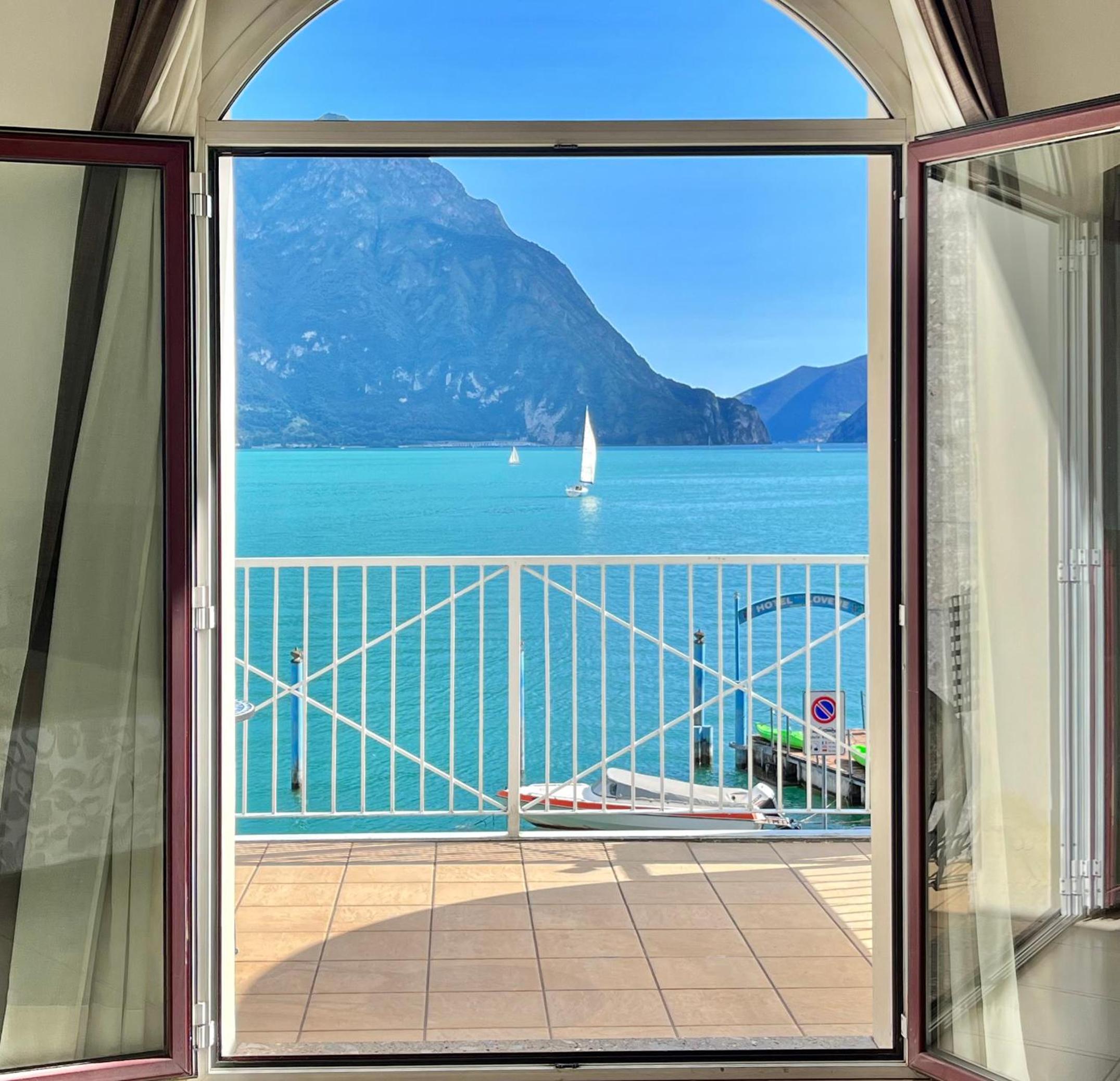 Double Room with Lake View - Photo 3