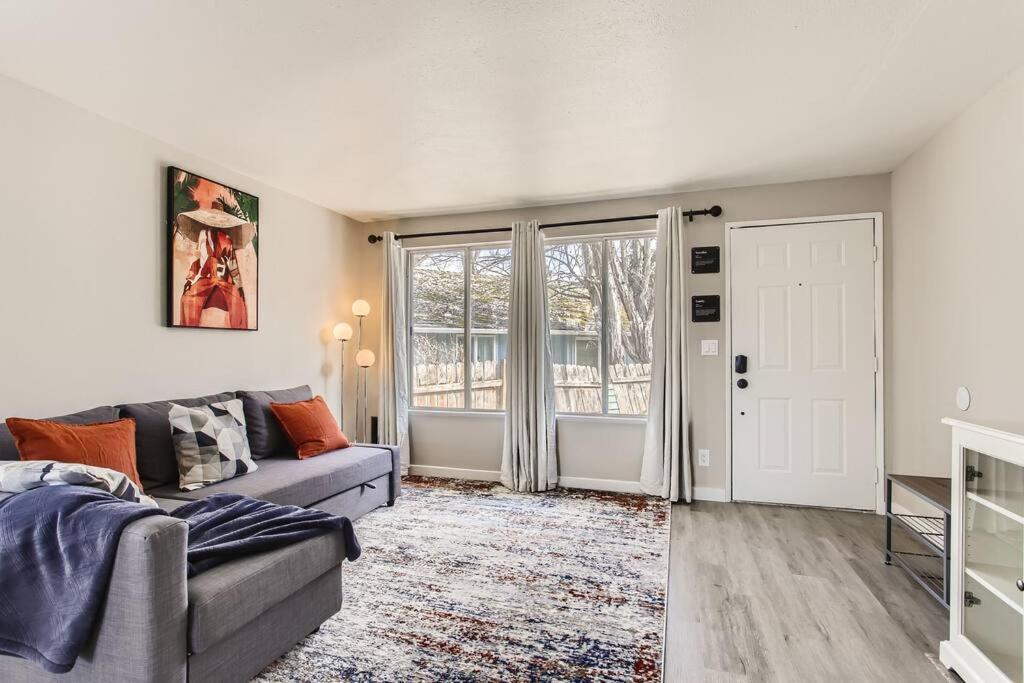 One-Bedroom House photo 1