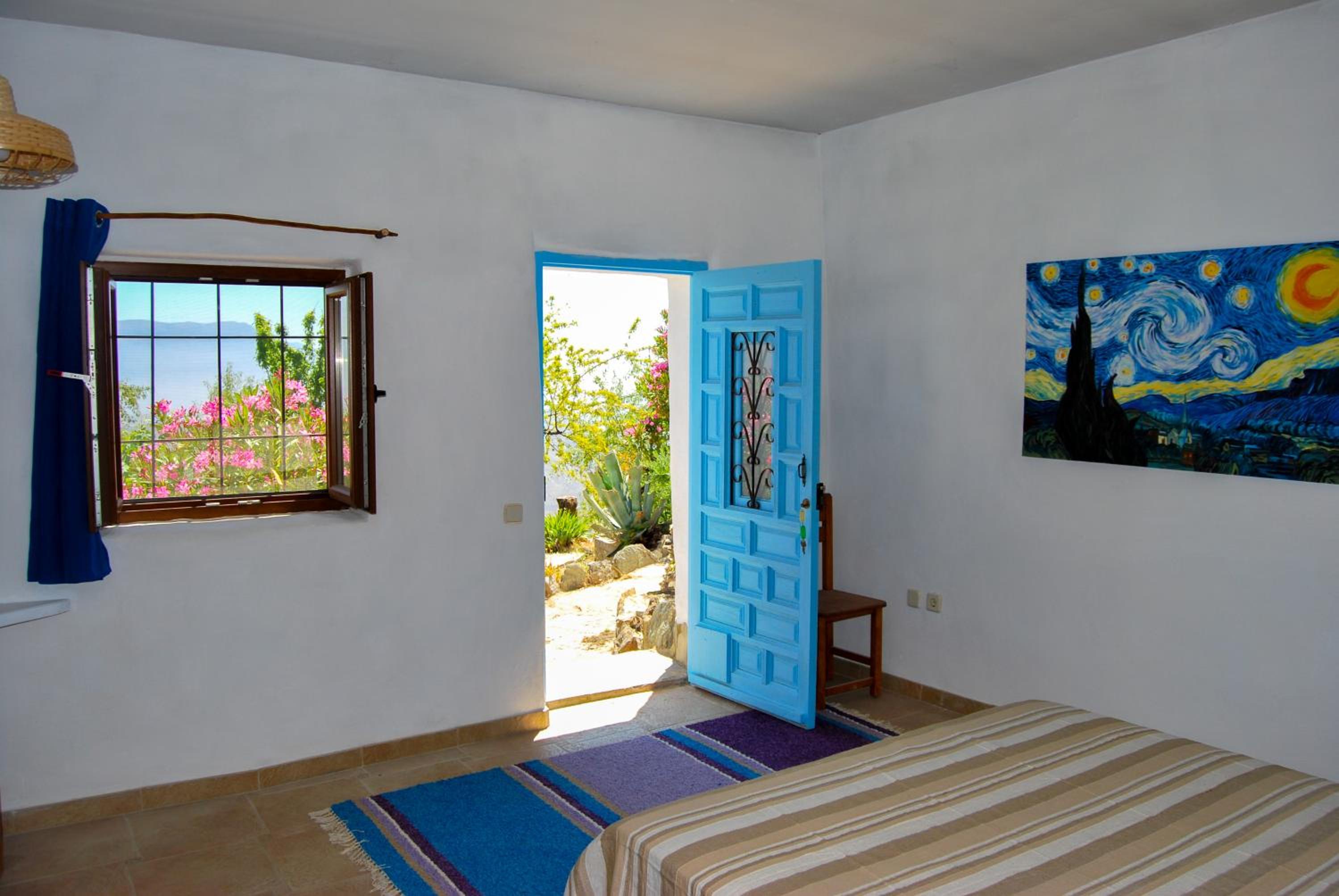 Quadruple Room with Bathroom - Photo 3