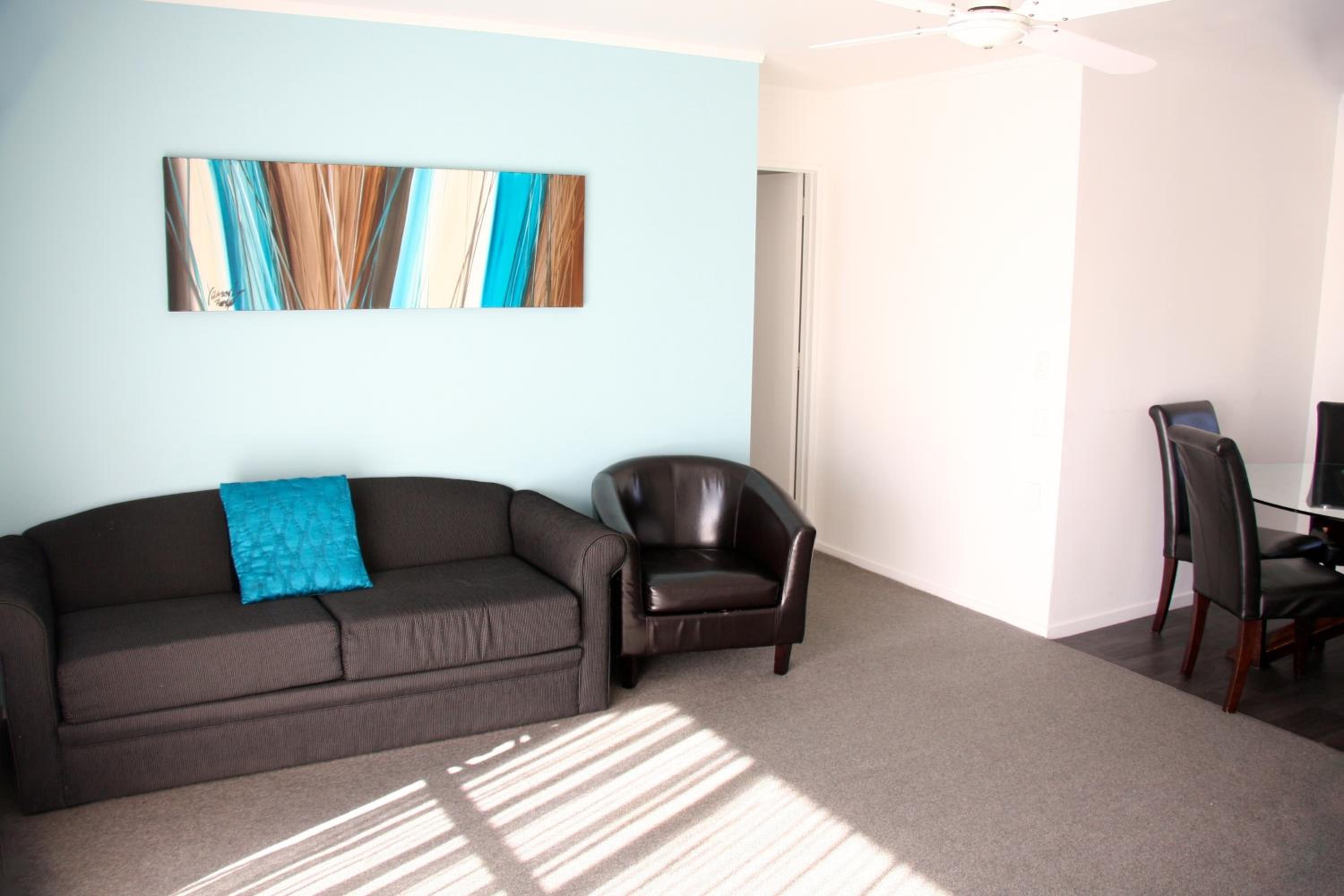 Three-Bedroom Apartment photo 3