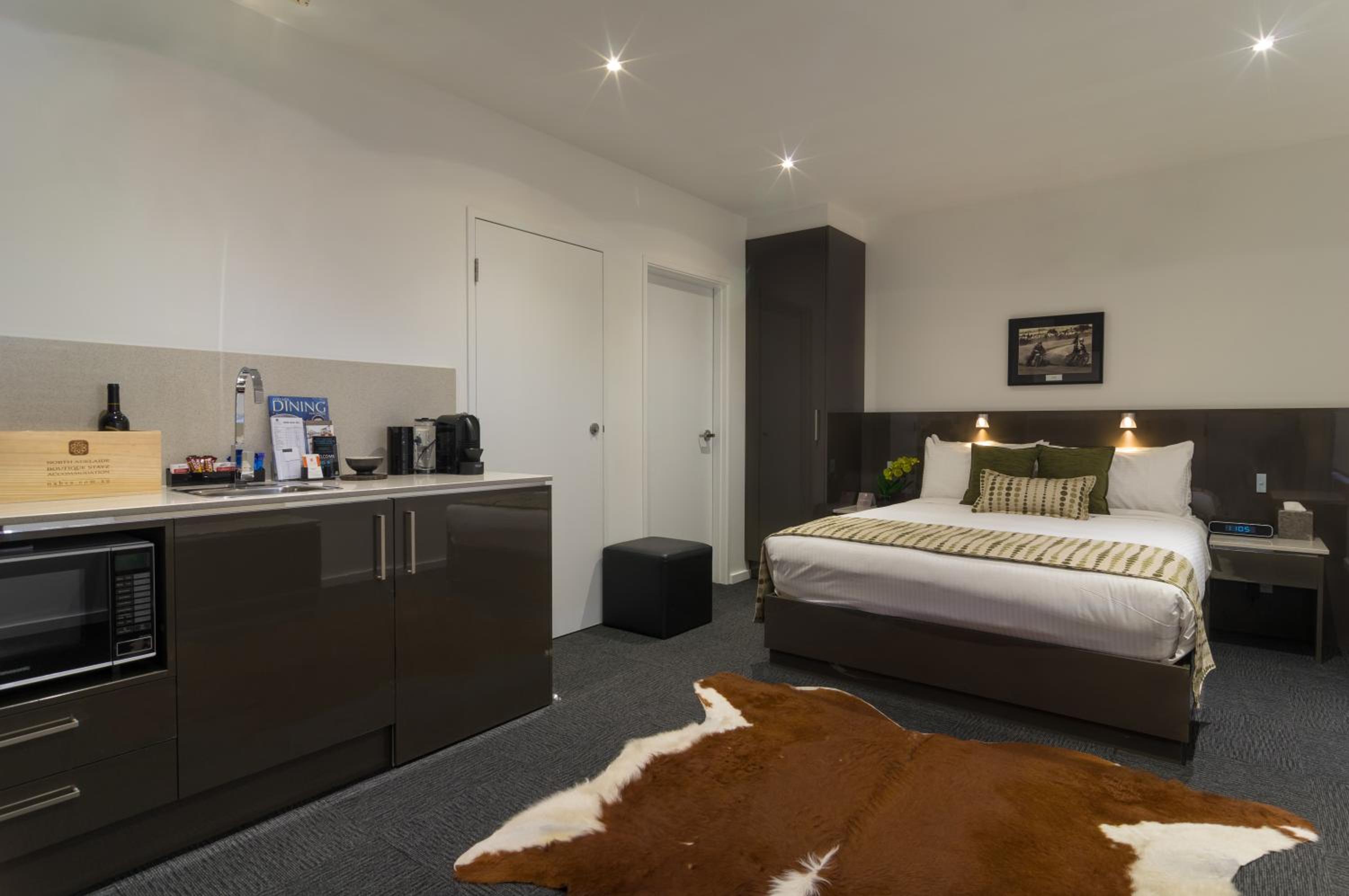 Studio Apartment - Photo 4