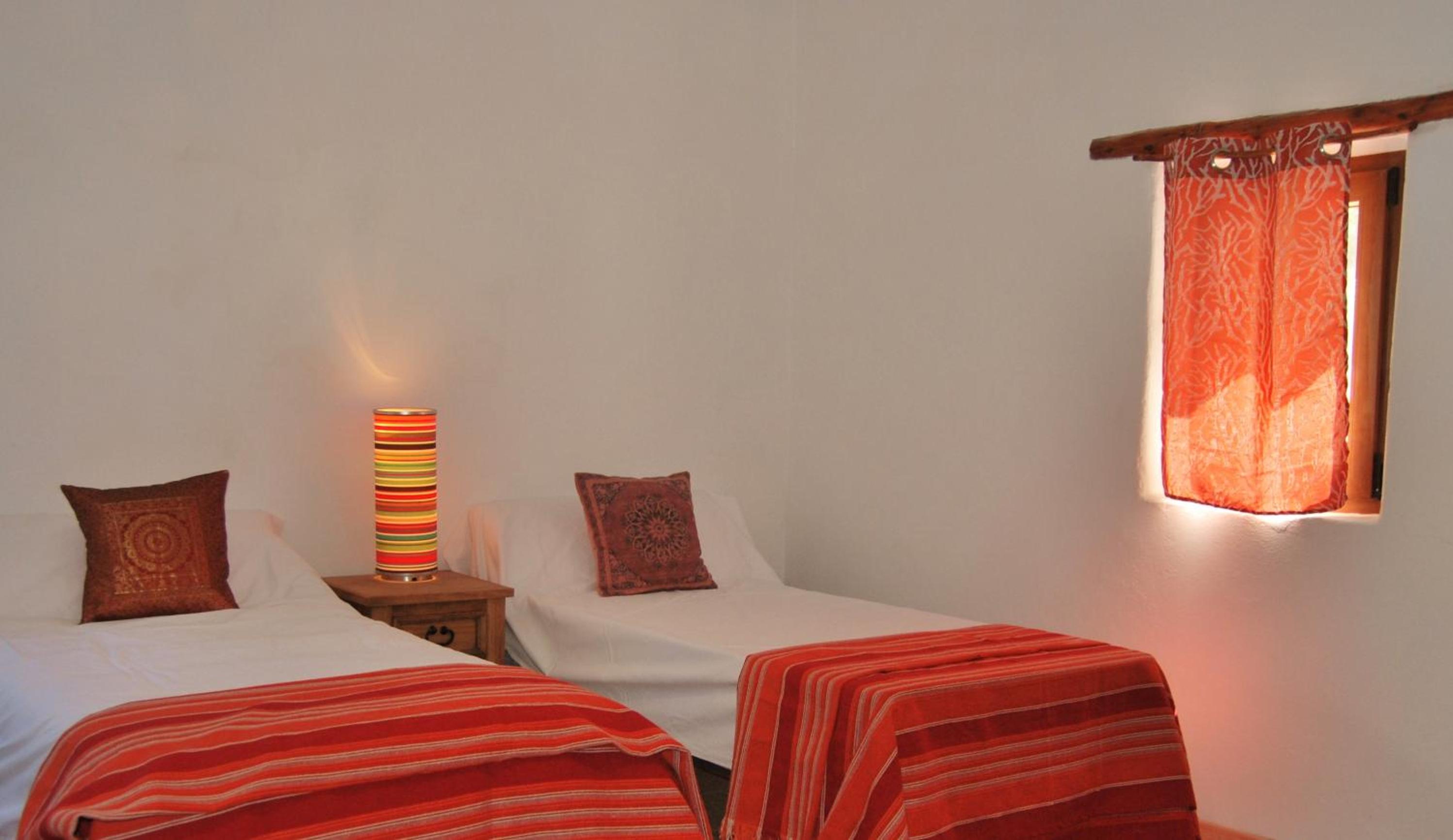 Deluxe Room (2 Adults + 1 Child) - Photo 2