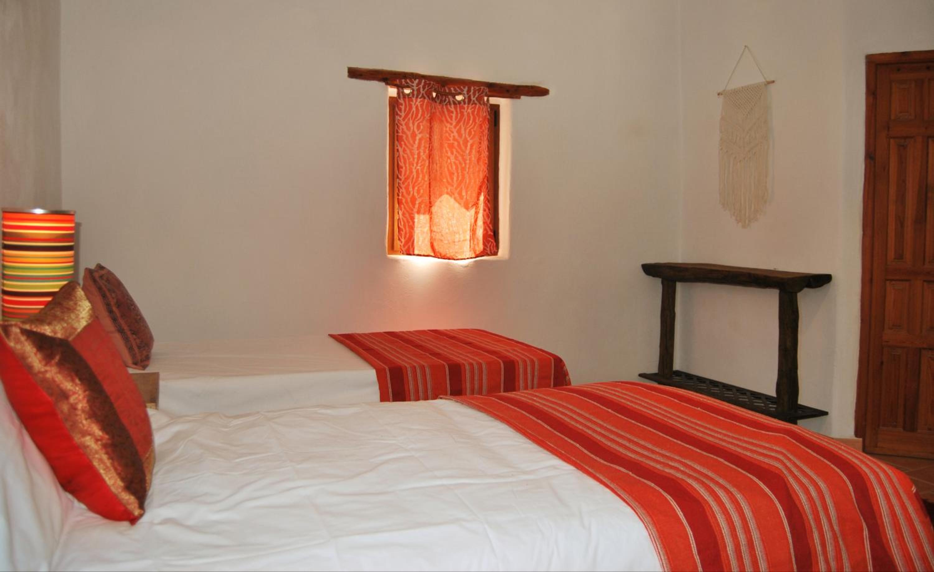Deluxe Room (2 Adults + 1 Child) - Photo 3