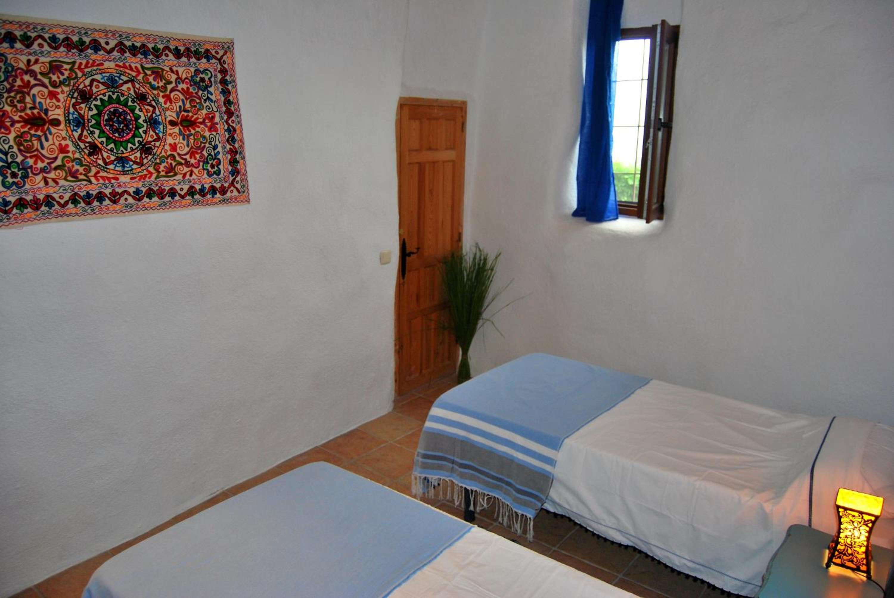 Quadruple Room with Bathroom - Photo 1