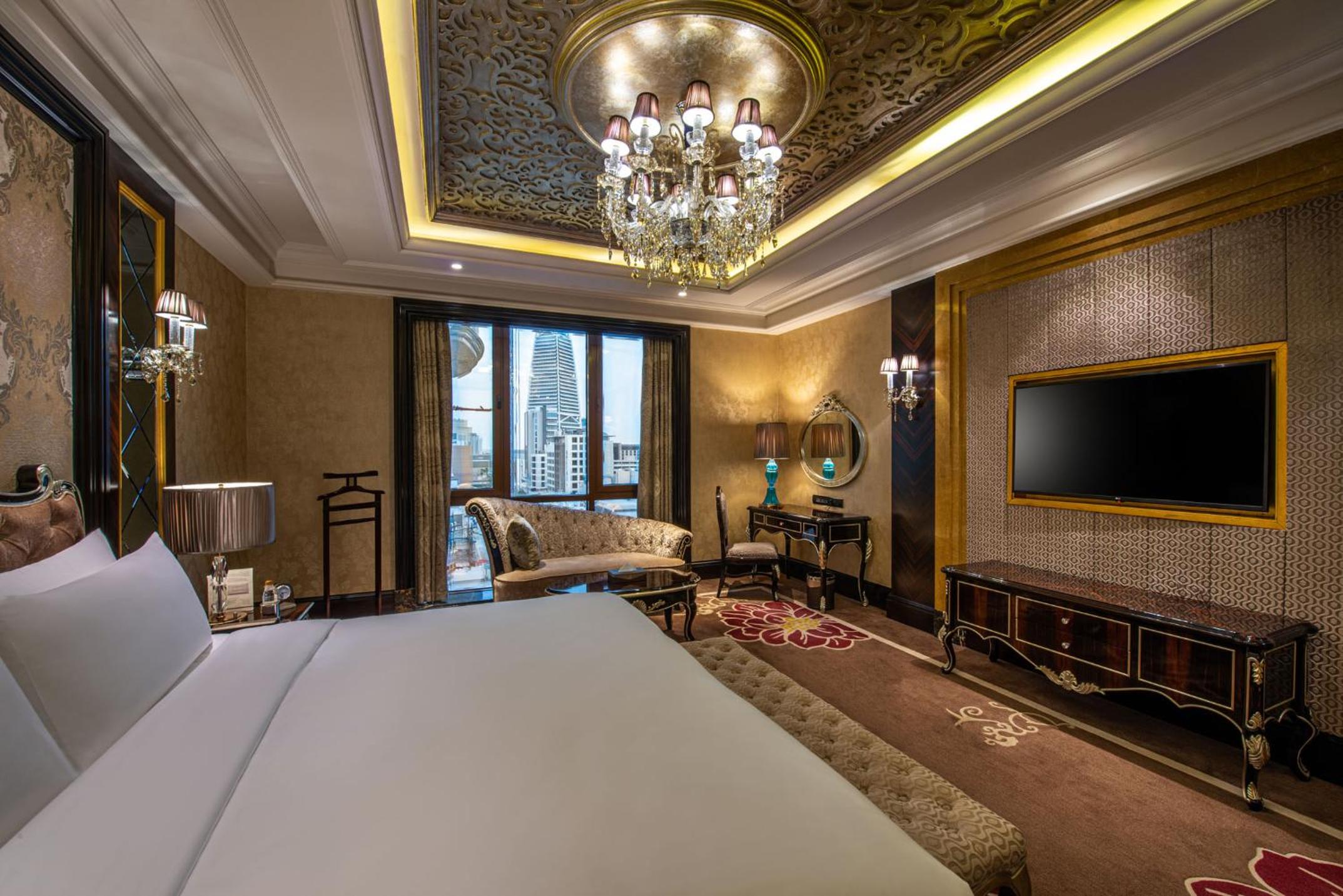 Executive Suite - Photo 9