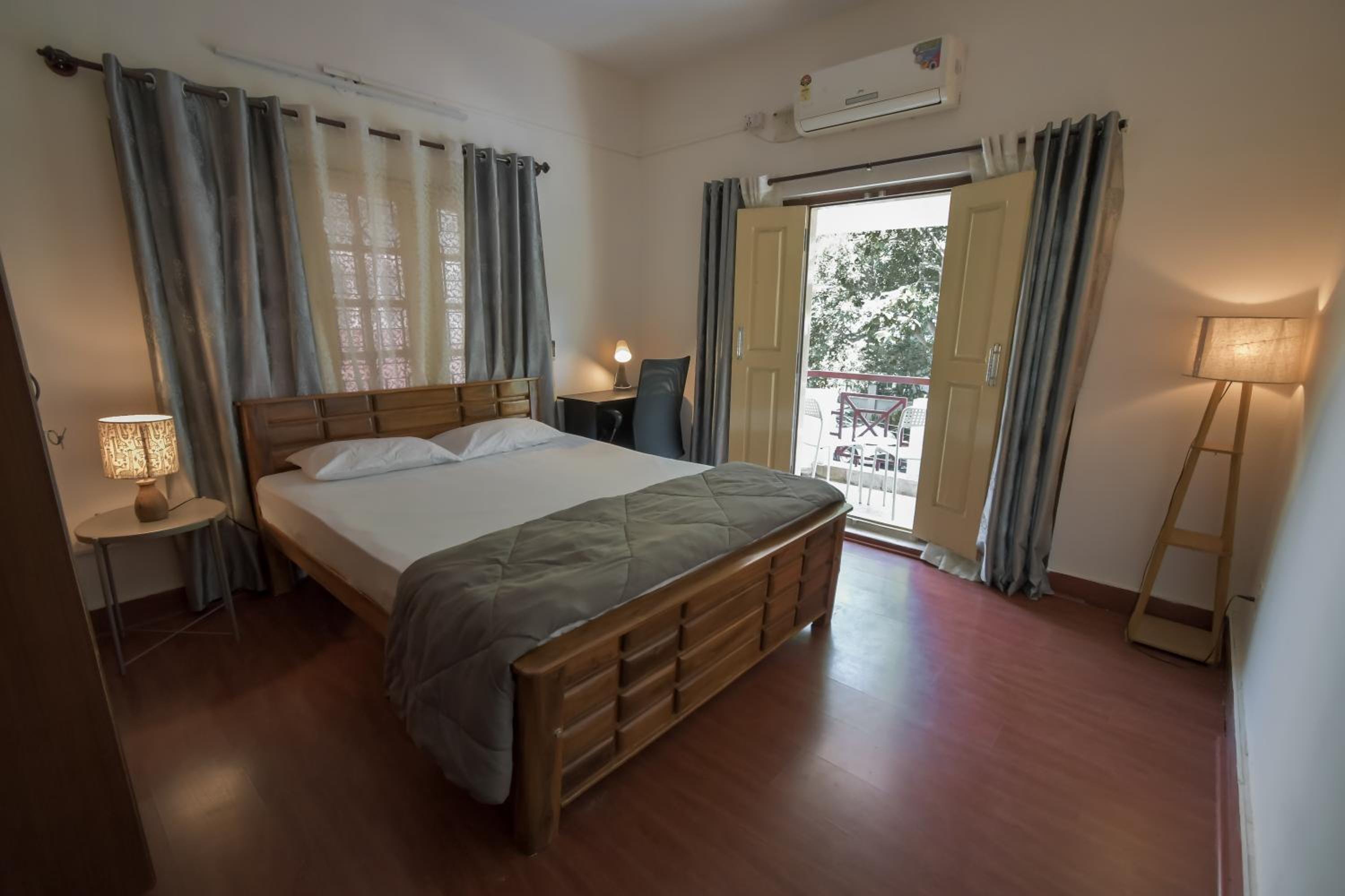 Double Room with Lake View - Photo 19