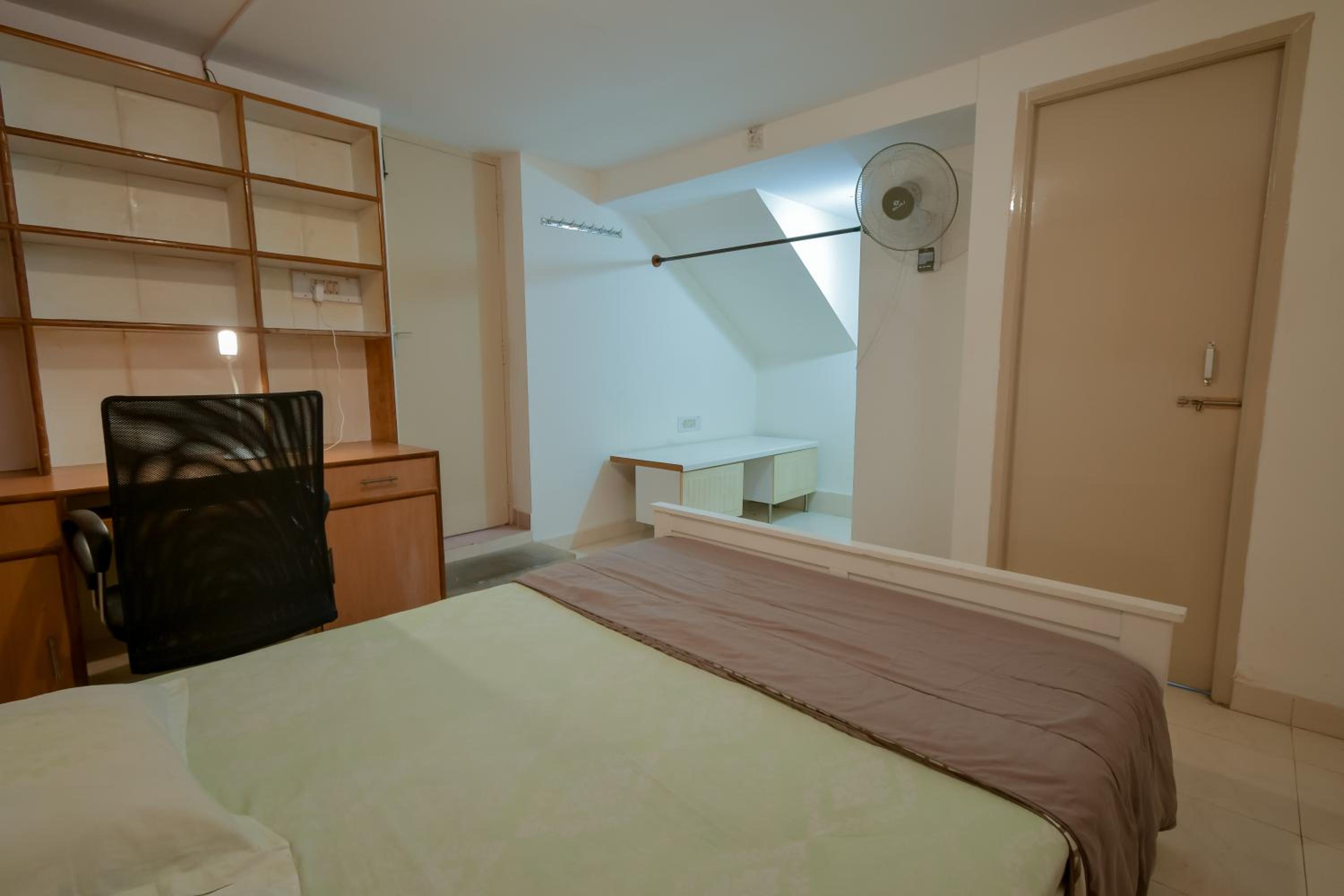 Budget Double Room - Photo 25