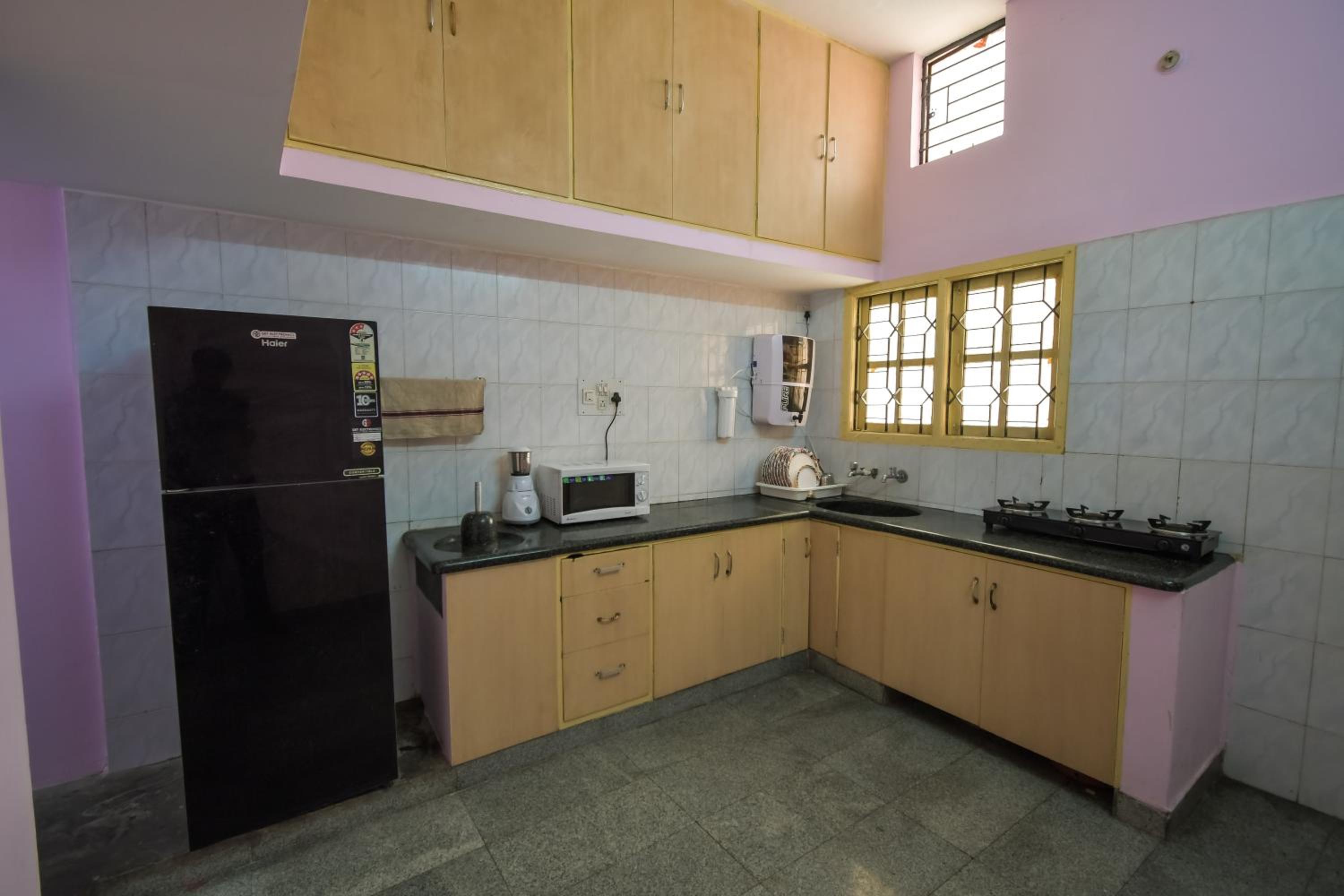 Double Room with Private Bathroom - Photo 13