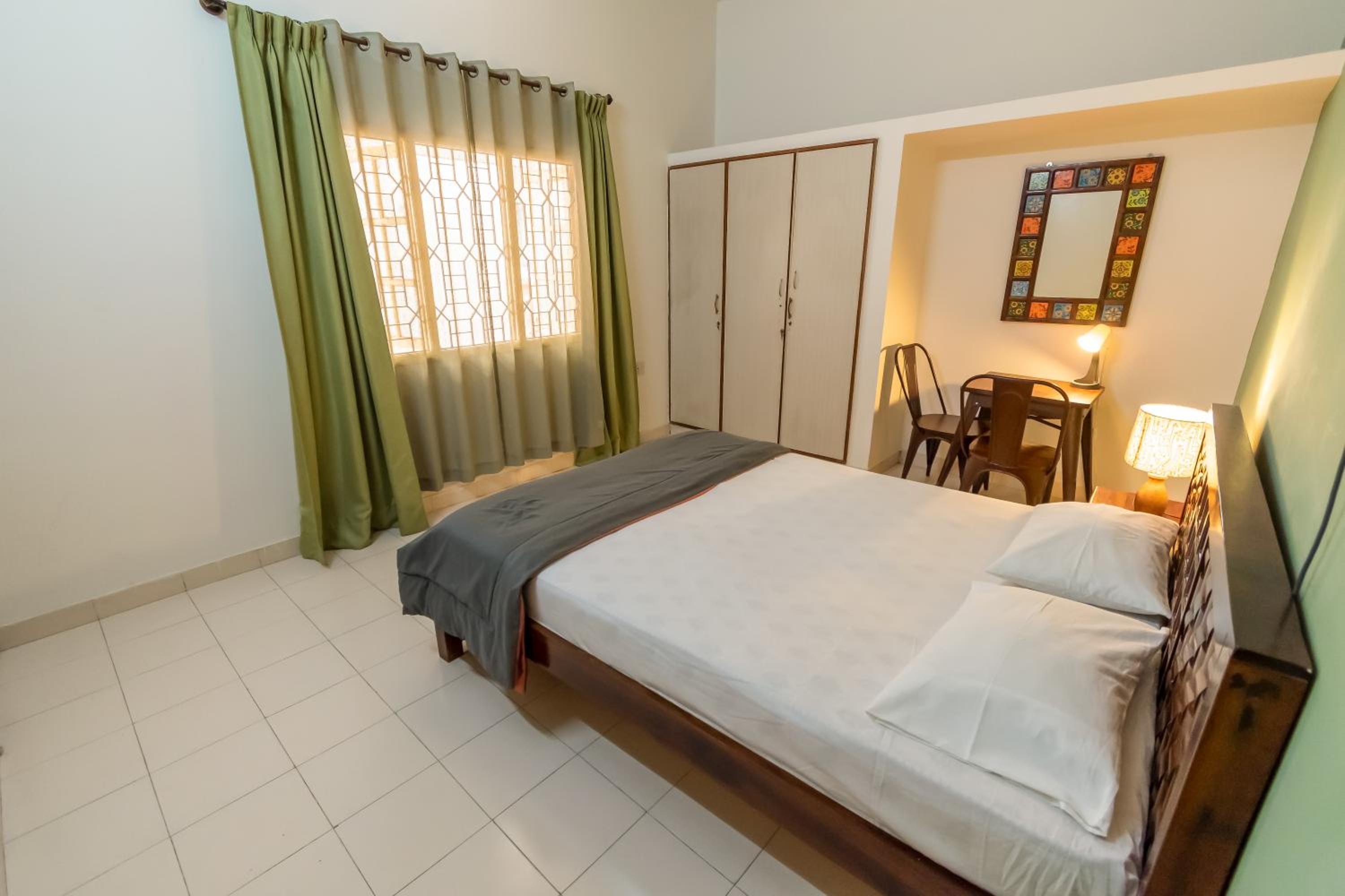 Double Room with Private Bathroom - Photo 22