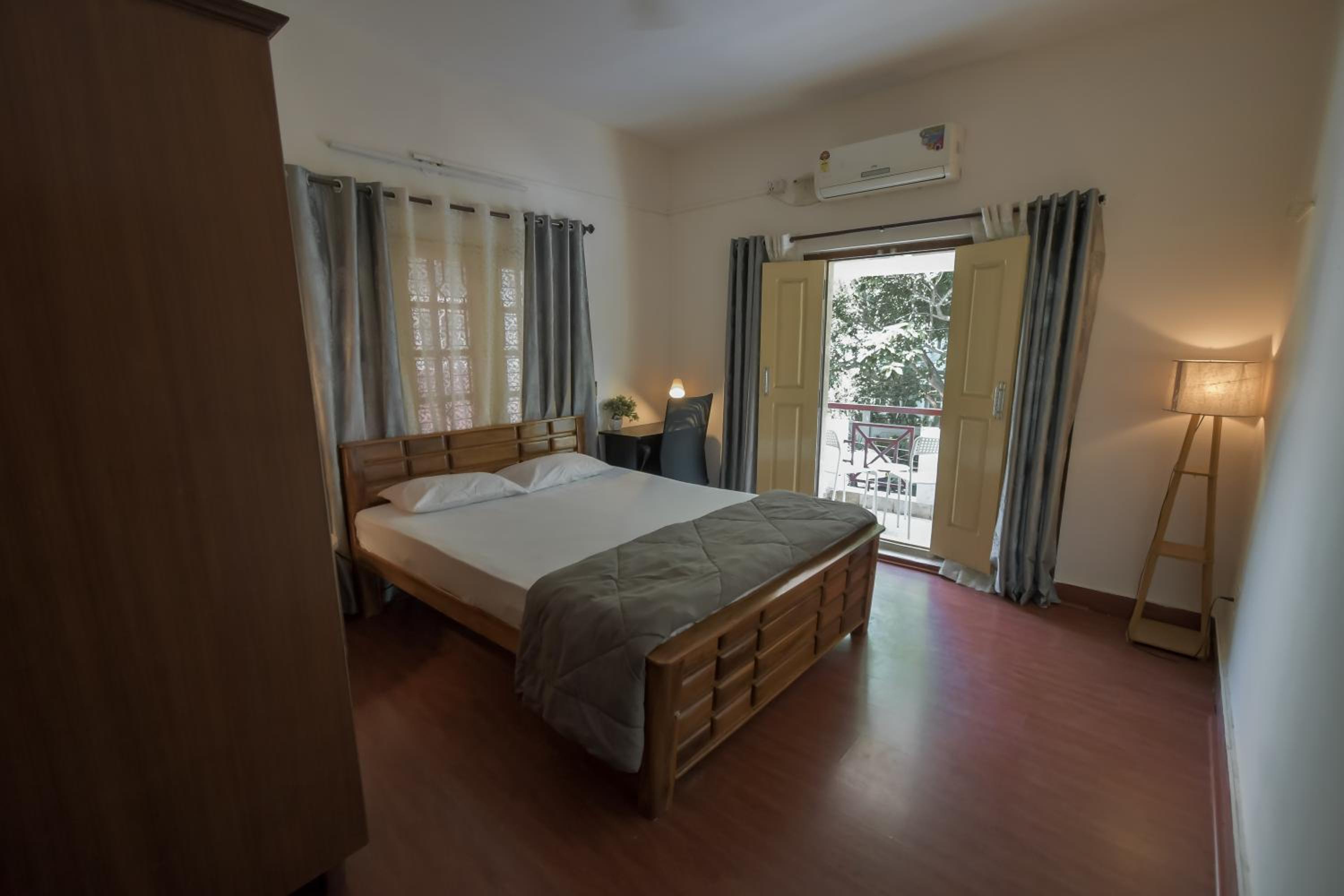Double Room with Lake View - Photo 21