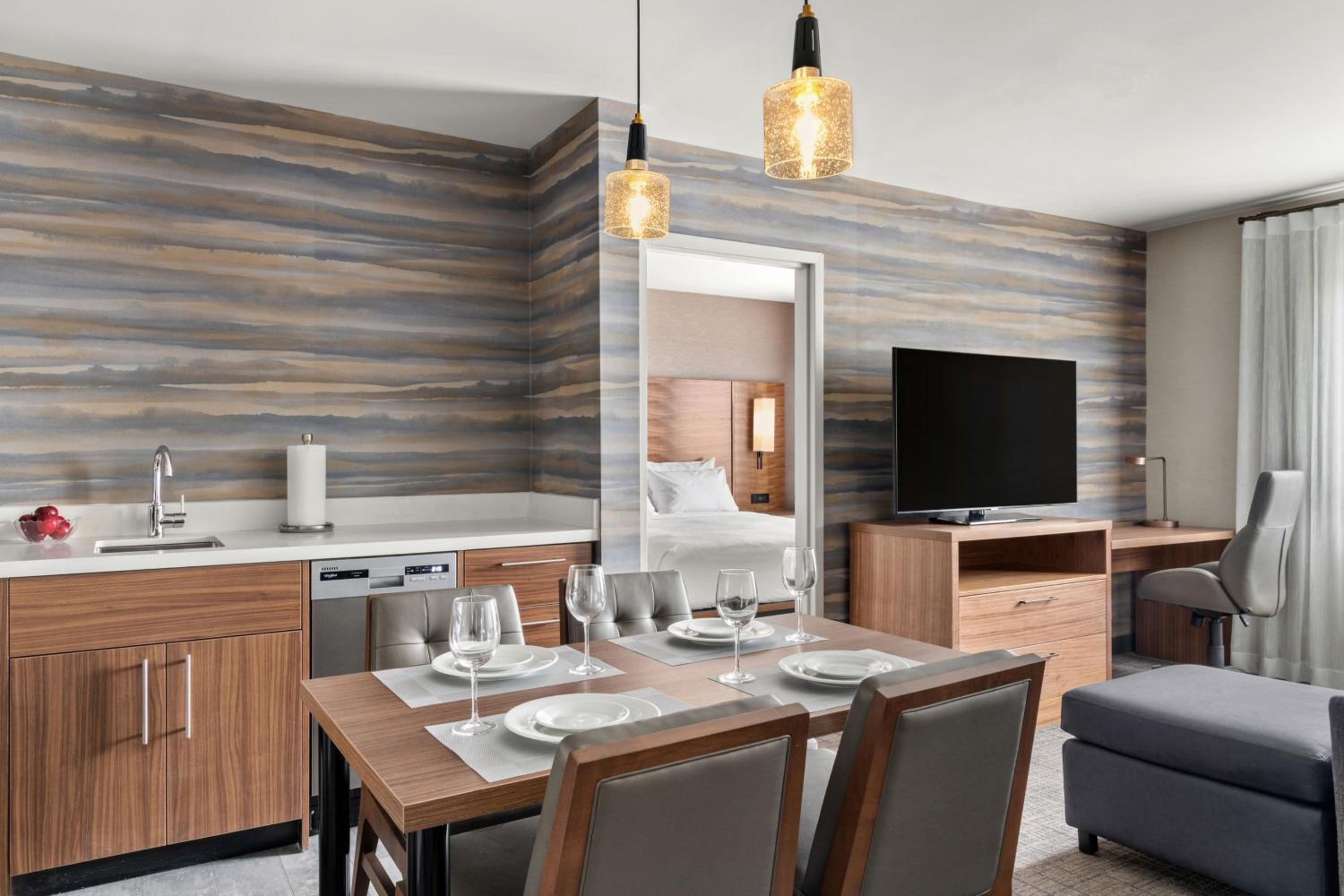 Two-Bedroom Suite - Photo 5