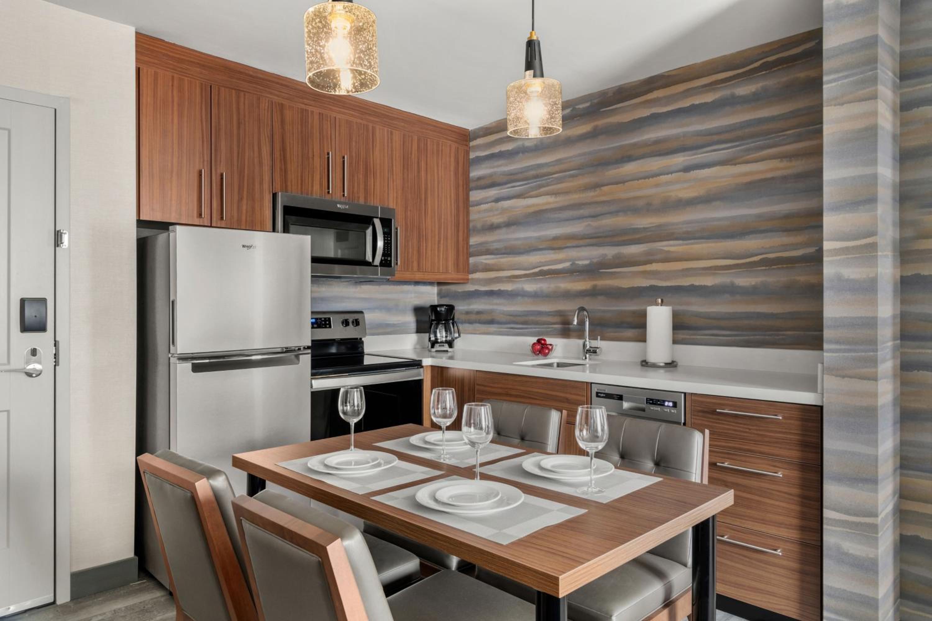 Two-Bedroom Suite - Photo 4