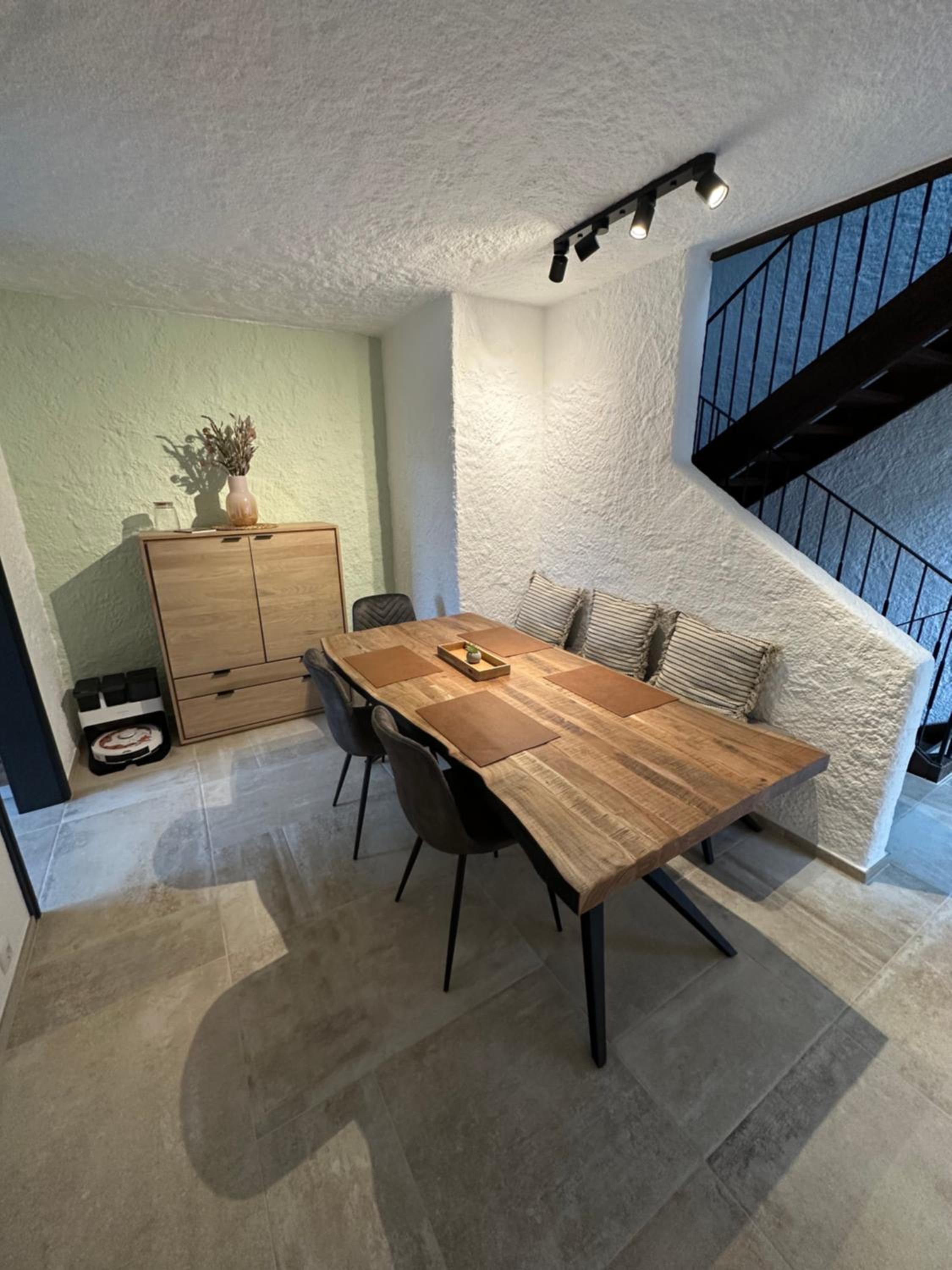 Three-Bedroom House photo 2