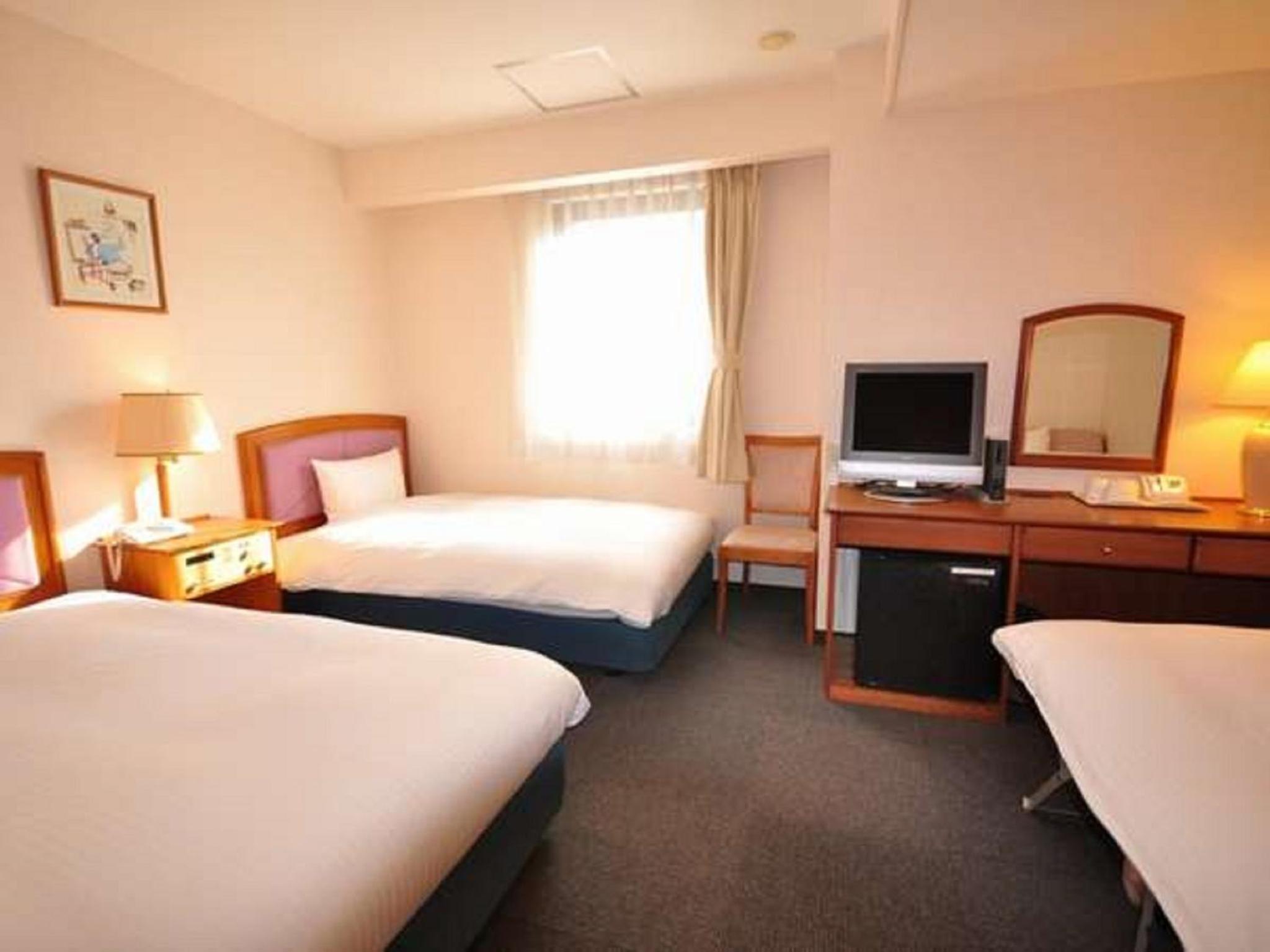 Triple Room - Non-Smoking photo 2
