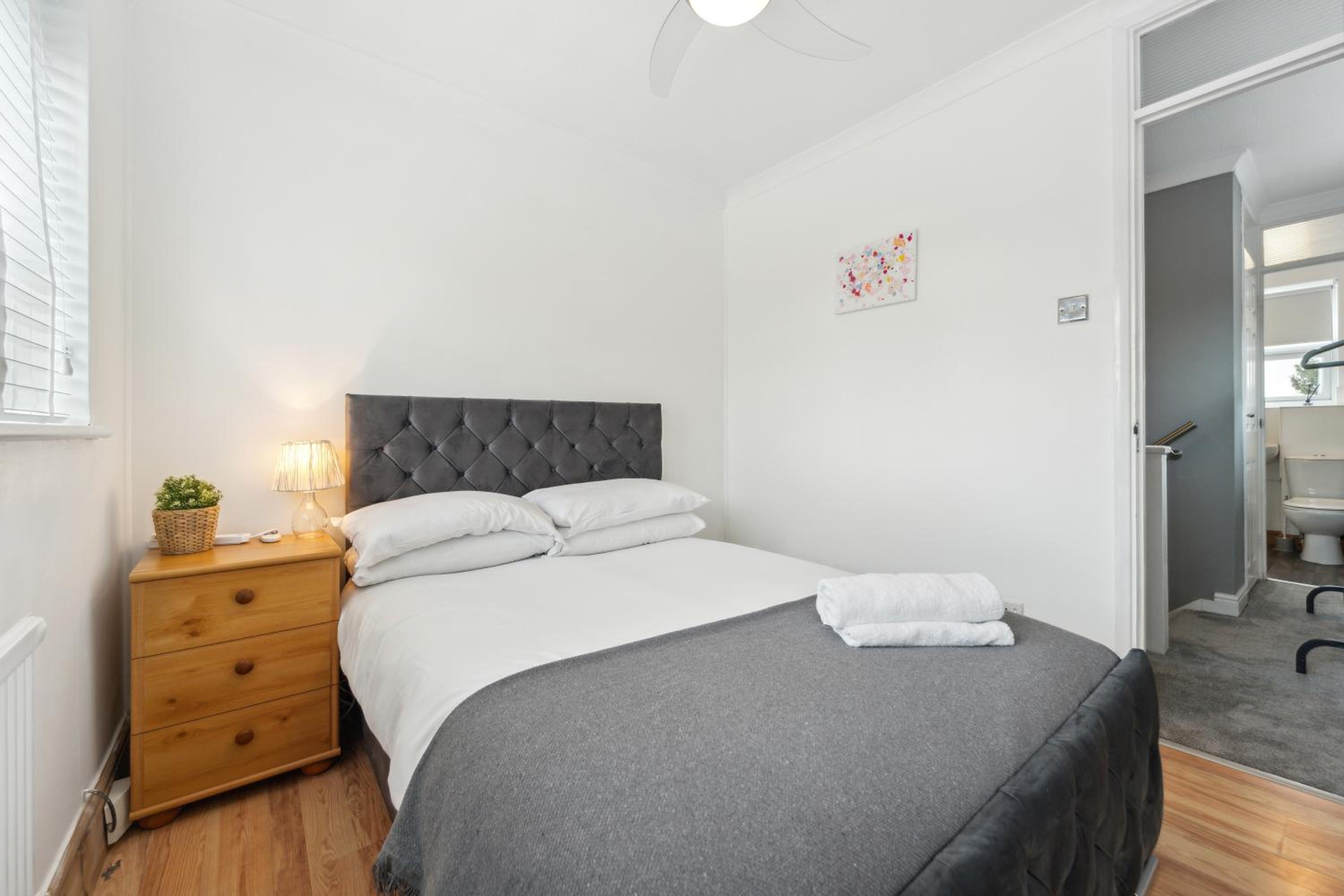 Four-Bedroom House photo 3