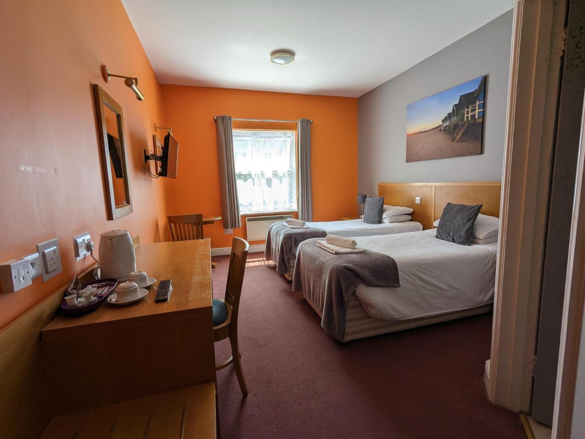 Double or Twin Room - Photo 15