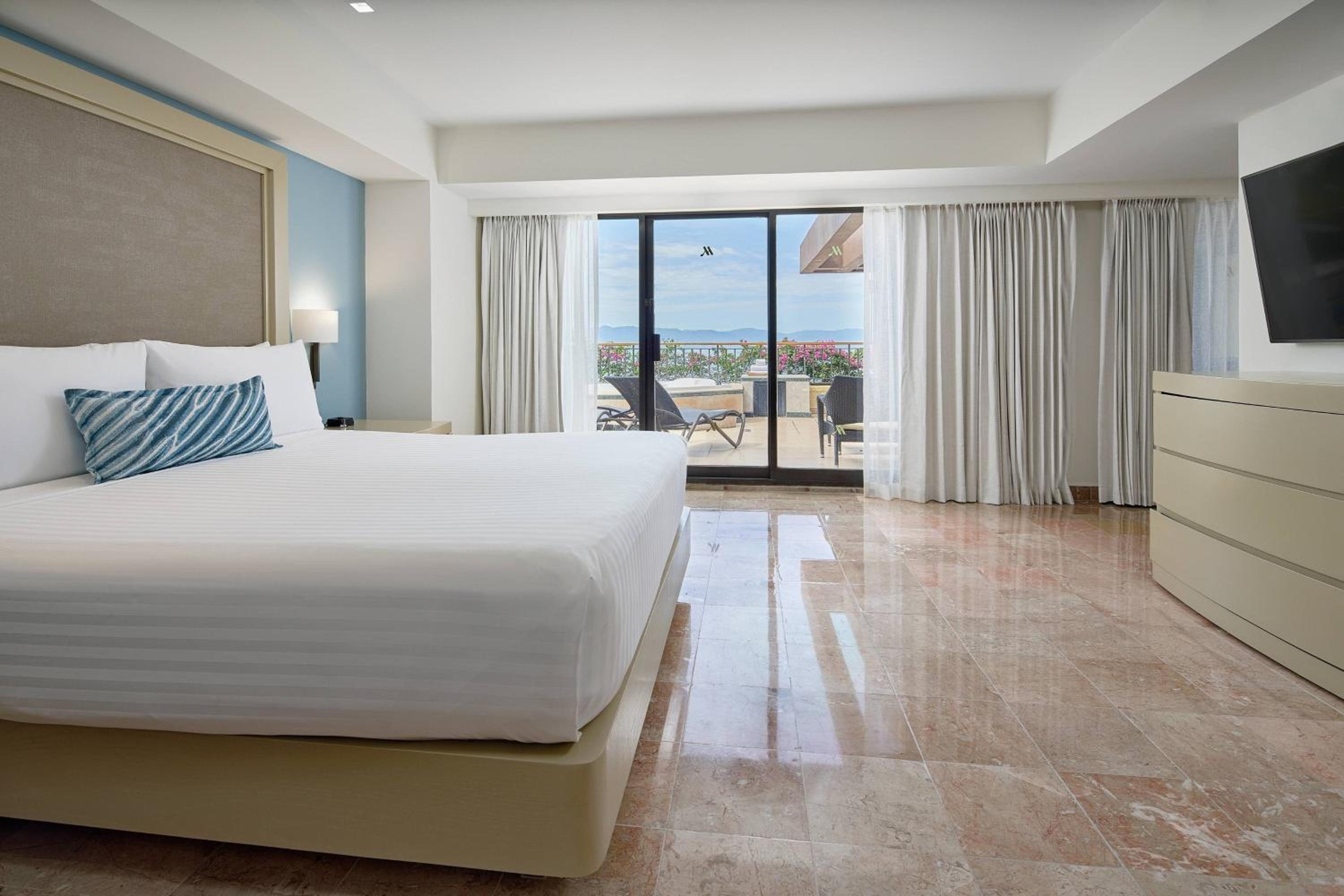 Luxury Suite, 1 Bedroom Larger Suite, 1 King, Panoramic view photo 2