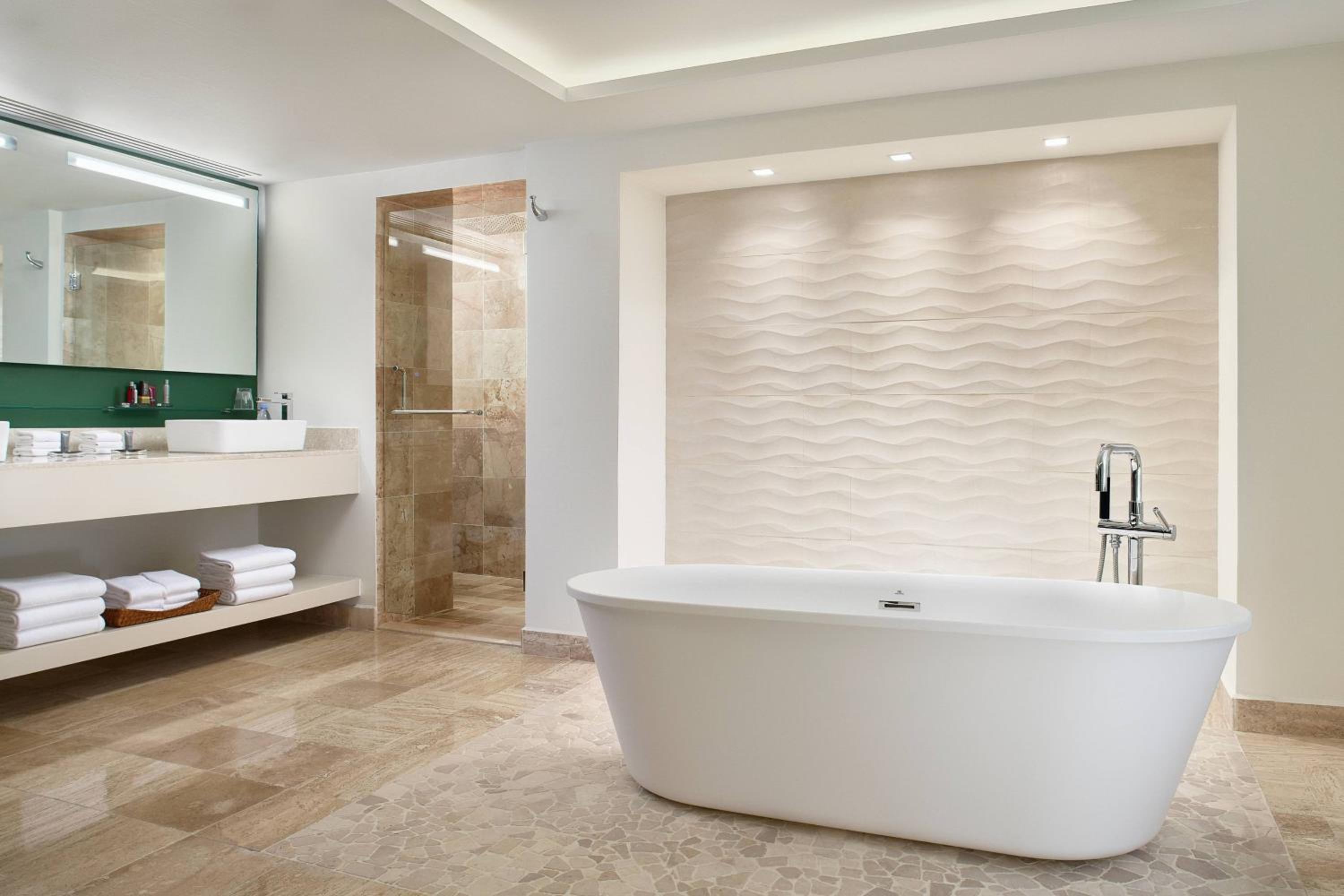 1 Bedroom Presidential Suite, 1 King, Oceanfront, Terrace photo 3