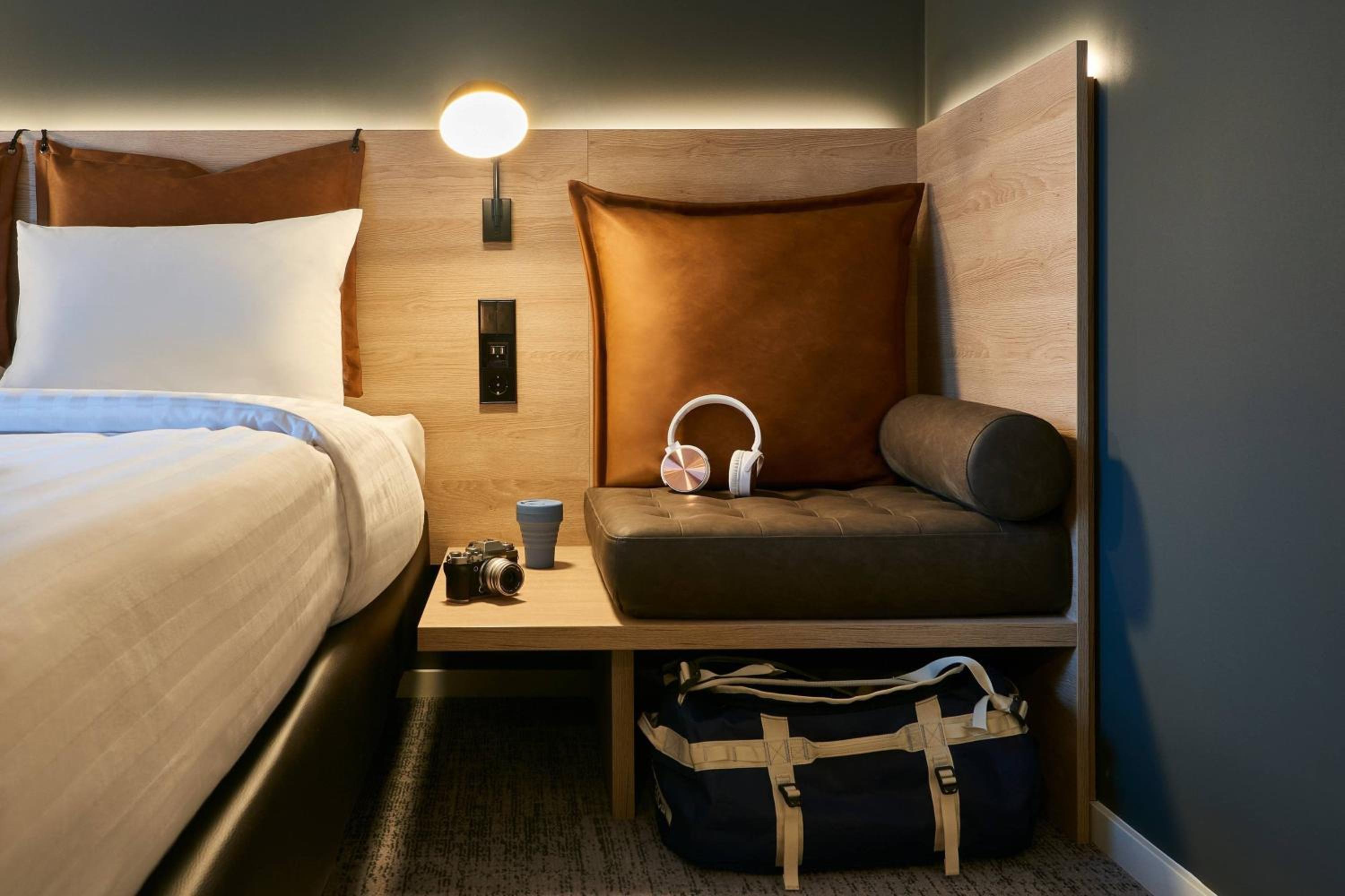 Moxy Sleeper, Guest room, 1 Queen - Photo 1