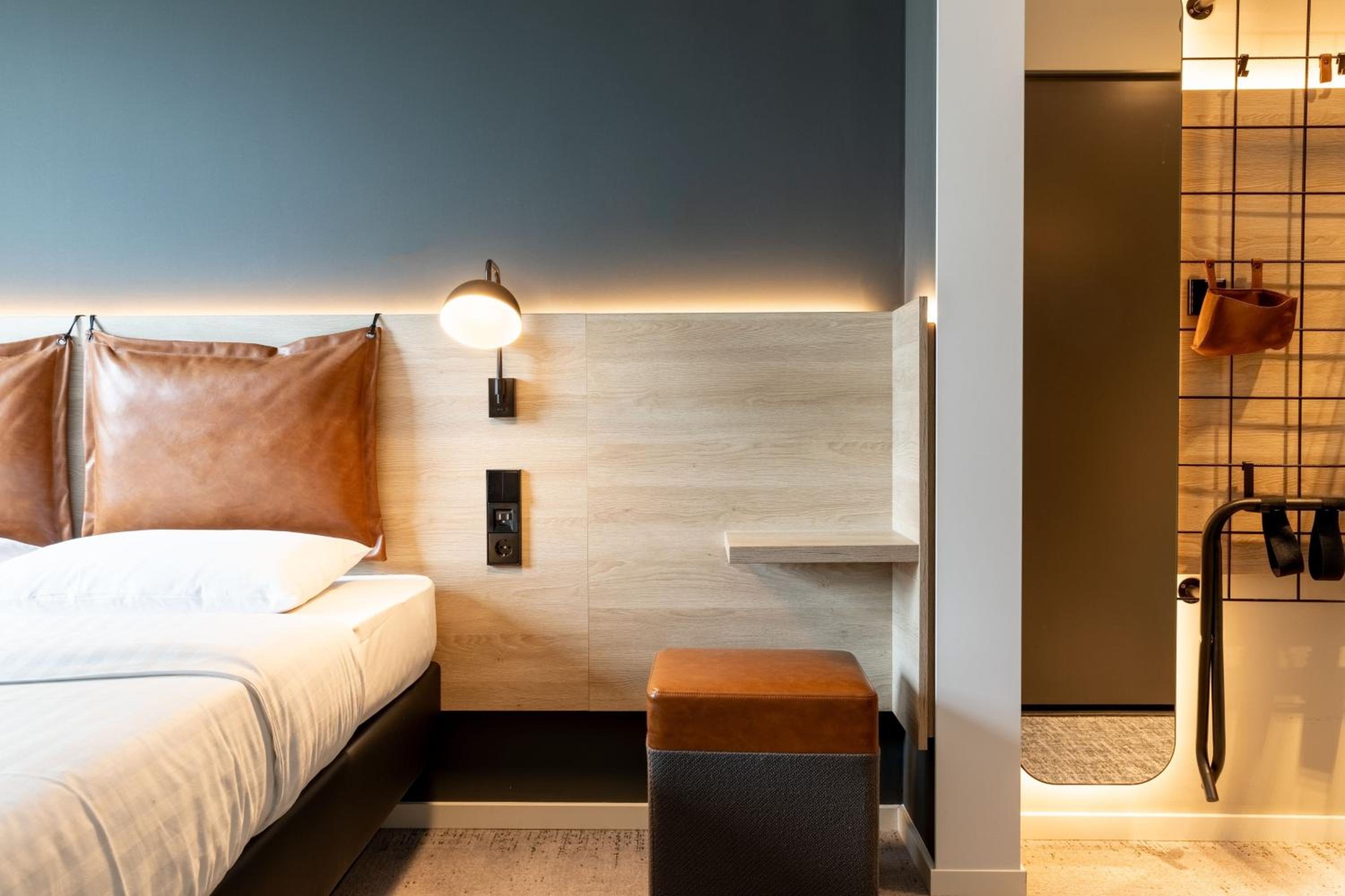 Moxy Sleeper, Guest room, 1 Queen - Photo 7