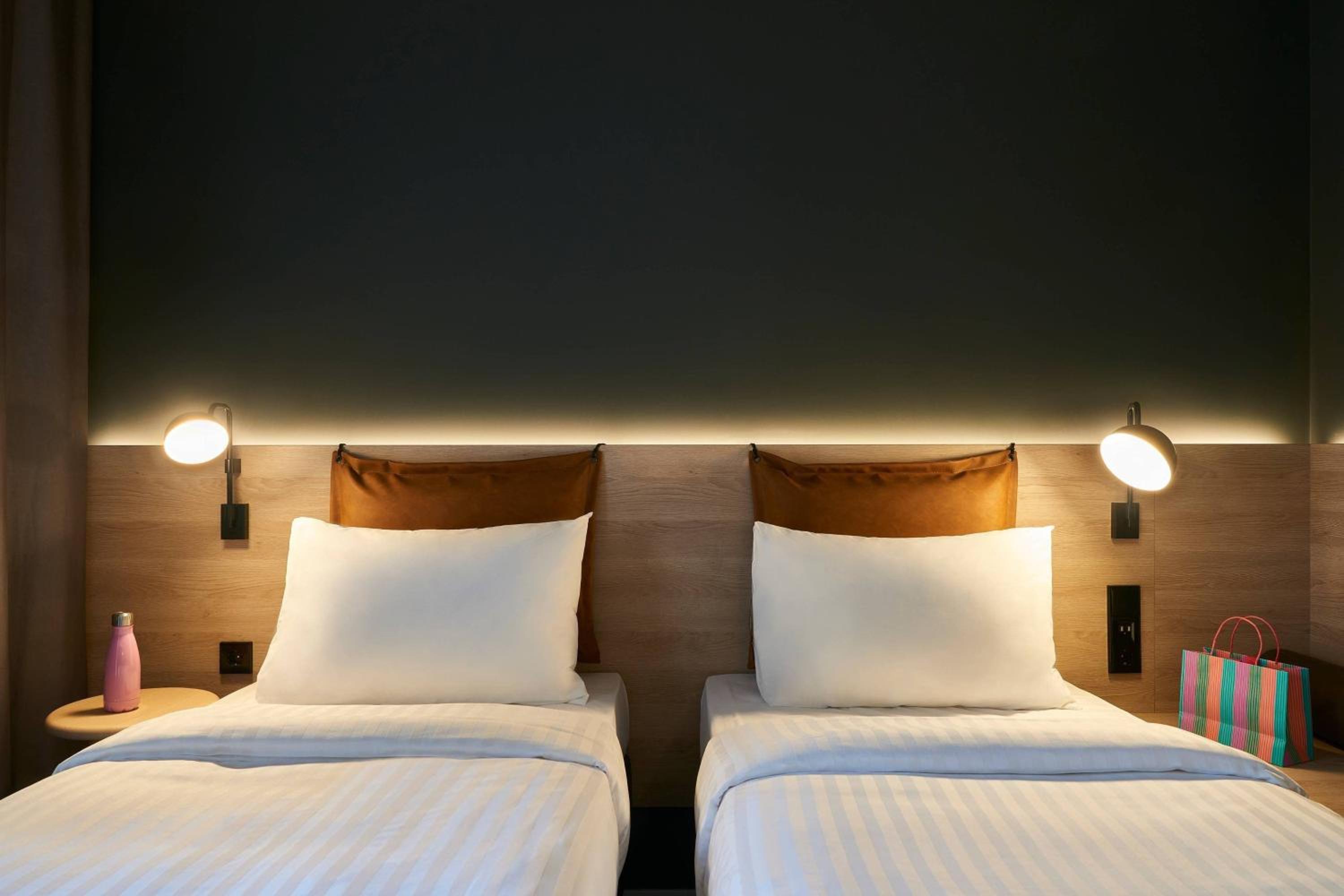 Moxy Twin Sleeper, Guest room, 2 Twin/Single Bed(s) - Photo 1