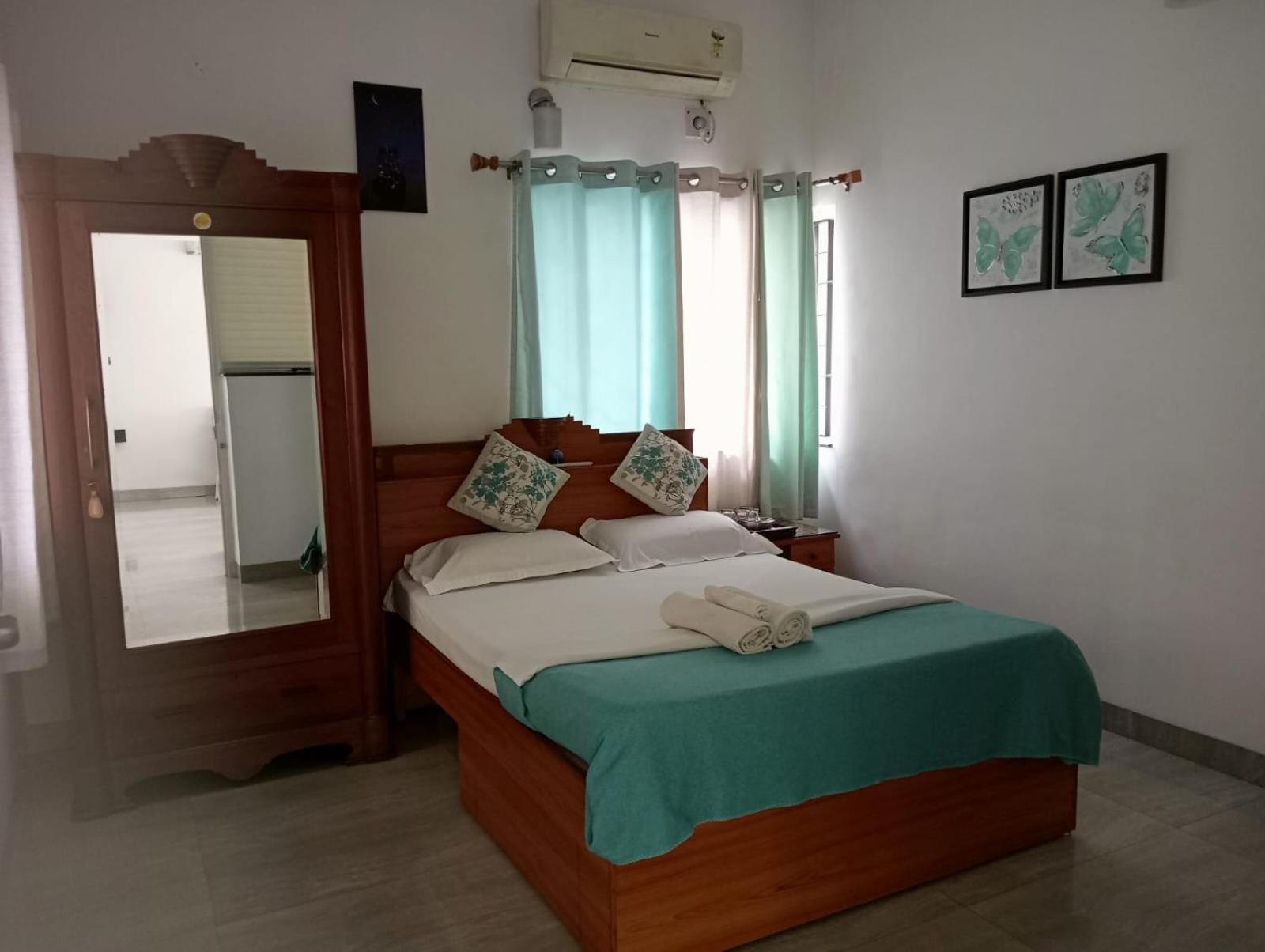 Double Room (Couples and Females Only)  - Photo 8
