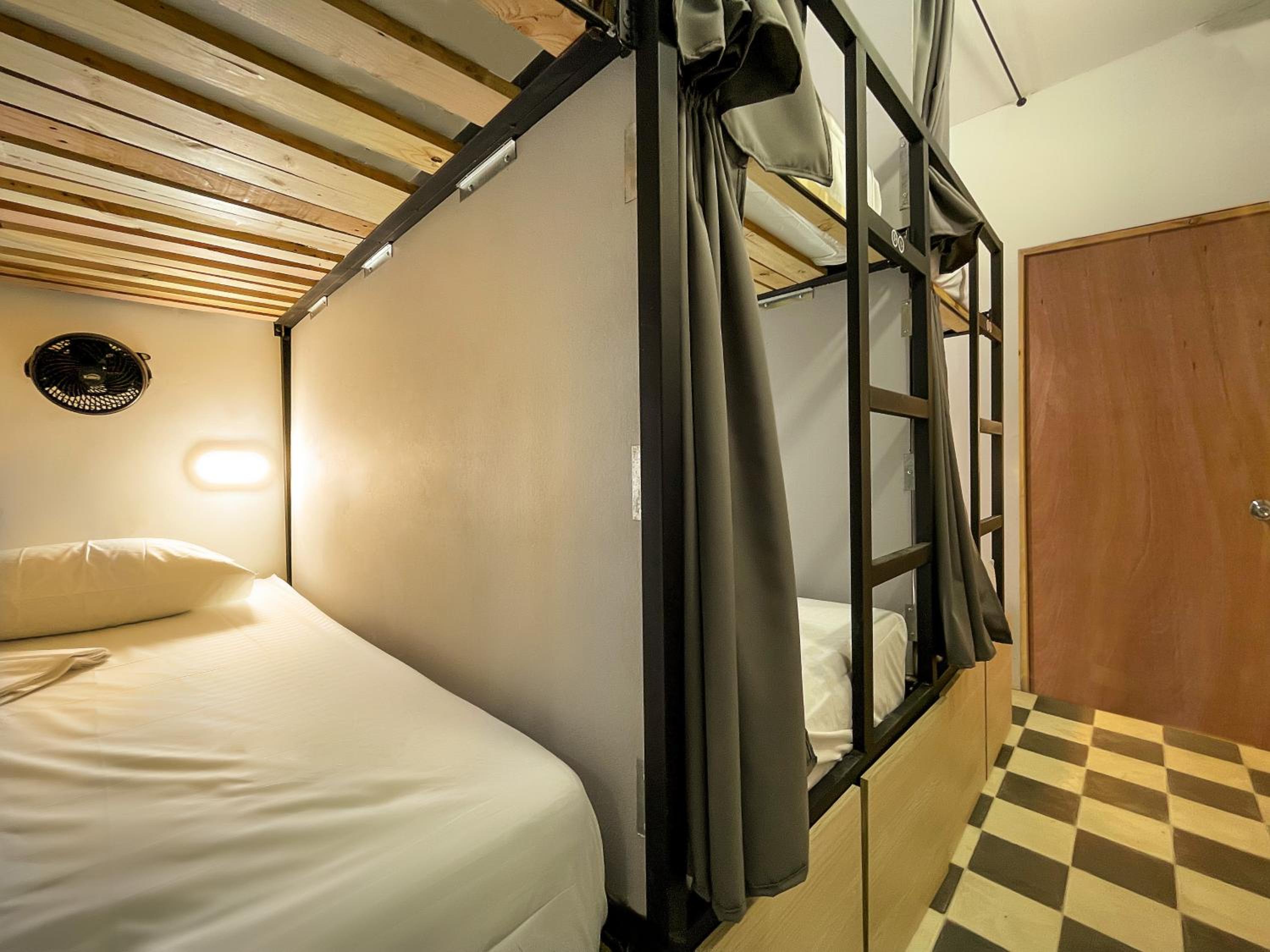 Quadruple Room with Private Bathroom