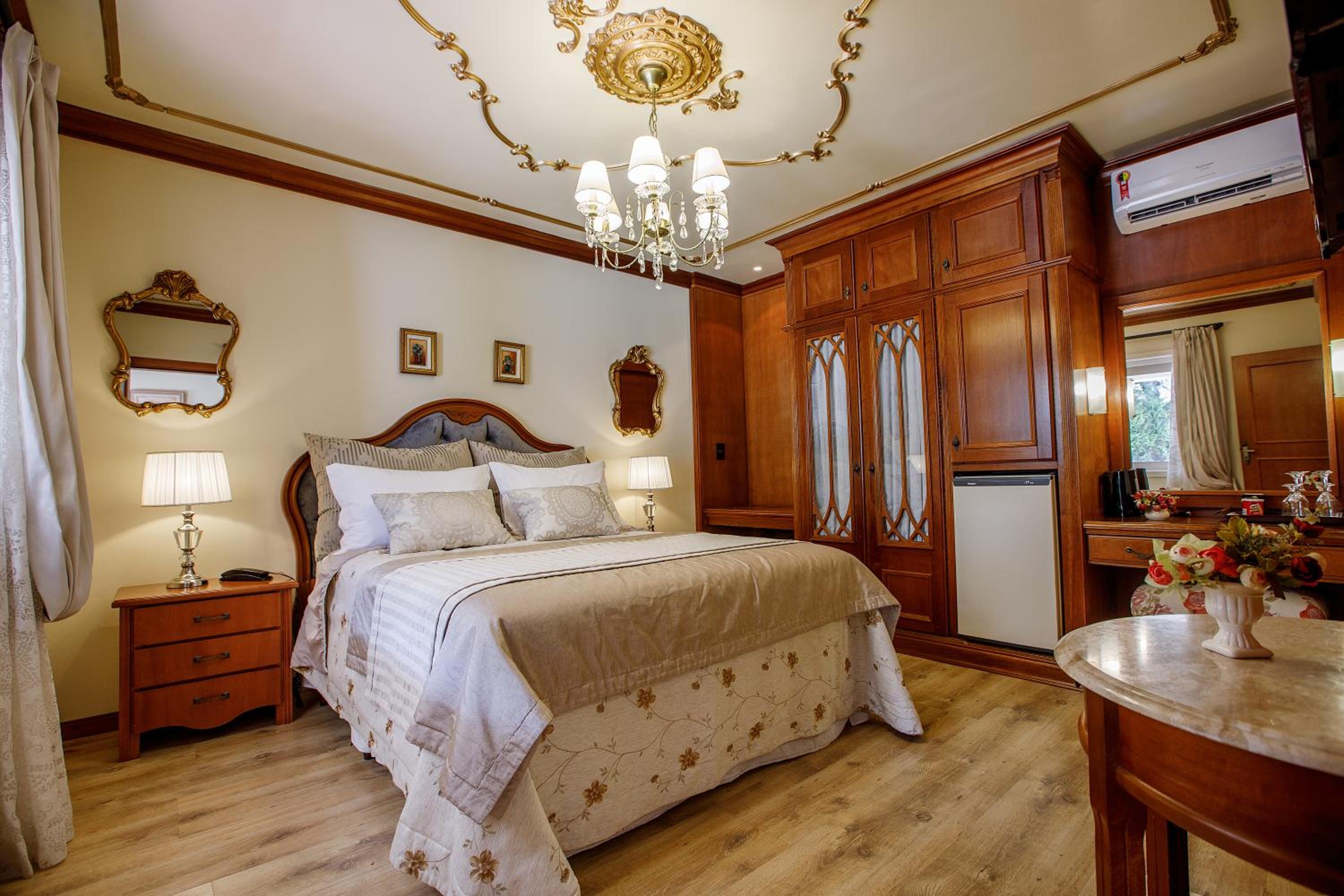 Chalet Suite Family with swimming pool