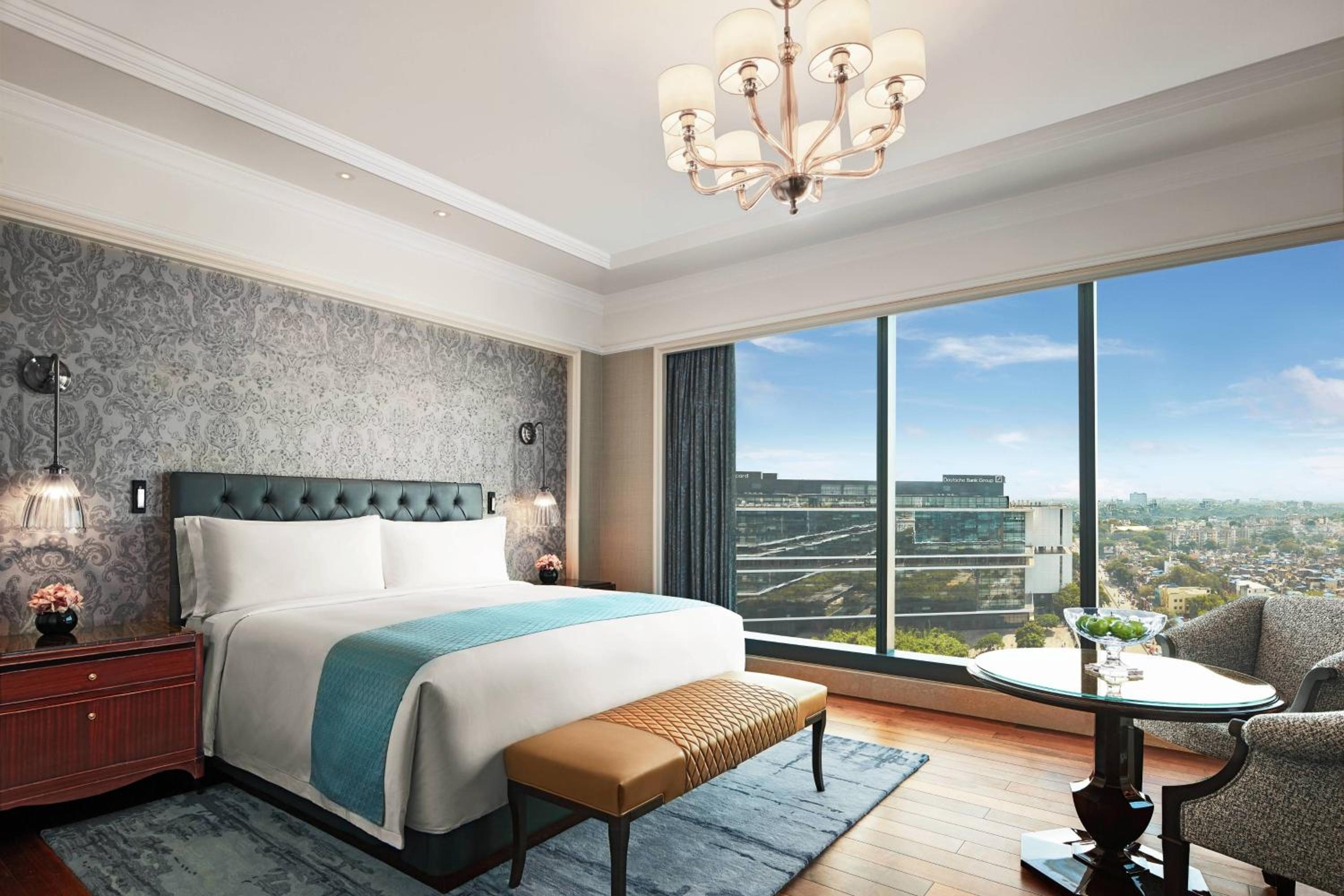 Deluxe King Room with City View - Photo 1