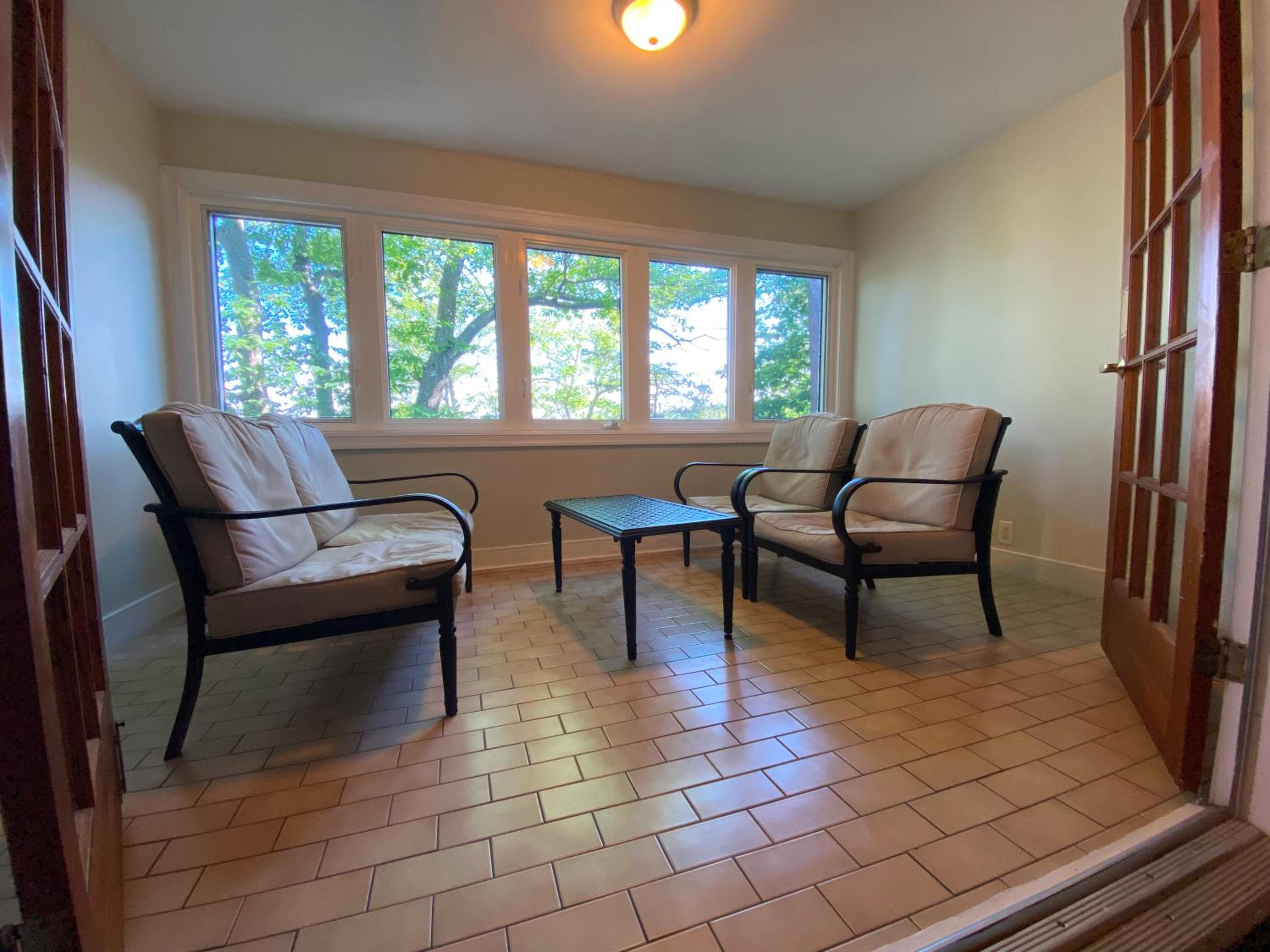 Two-Bedroom Suite - Photo 3