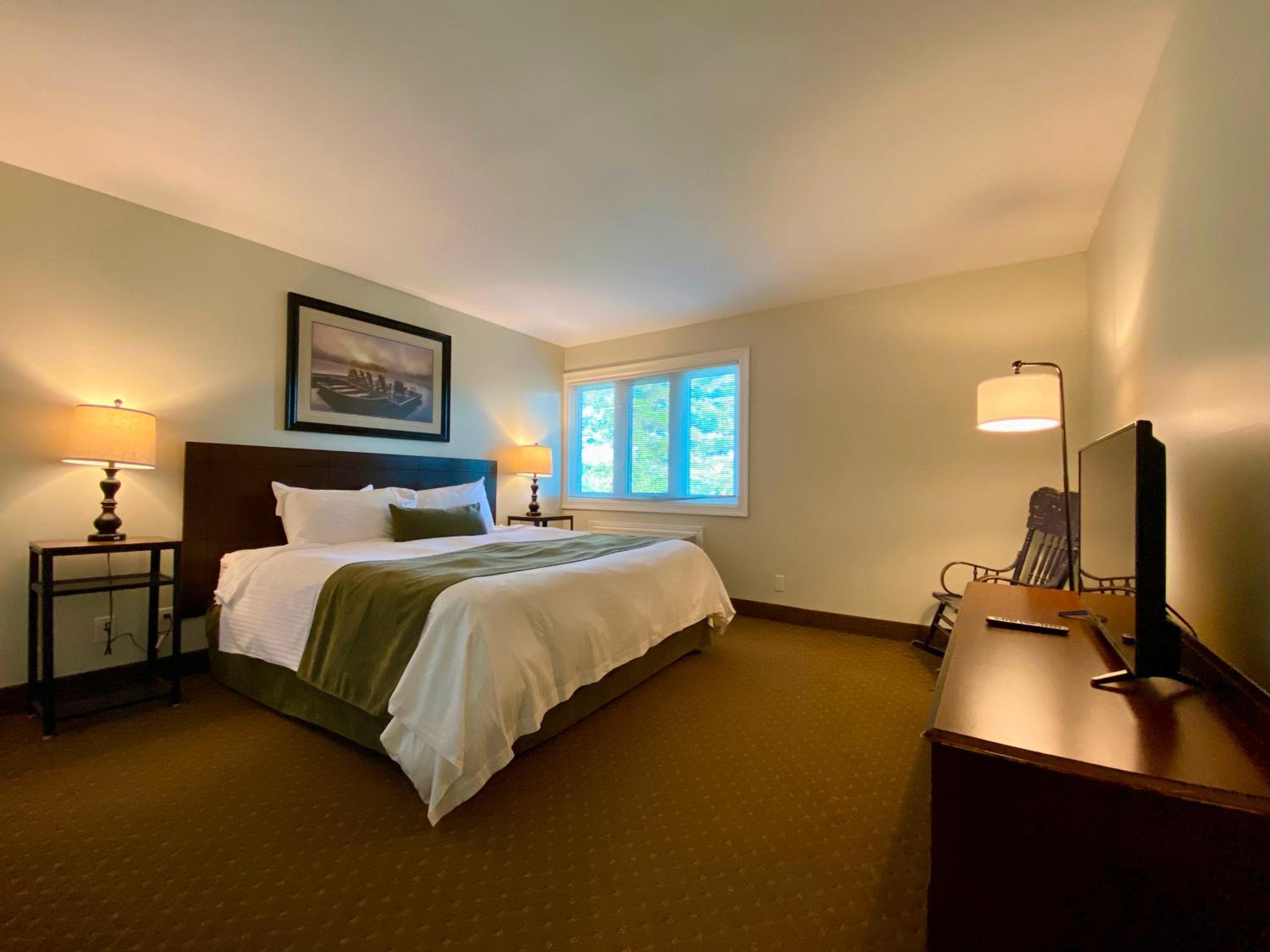 Two-Bedroom Suite - Photo 4