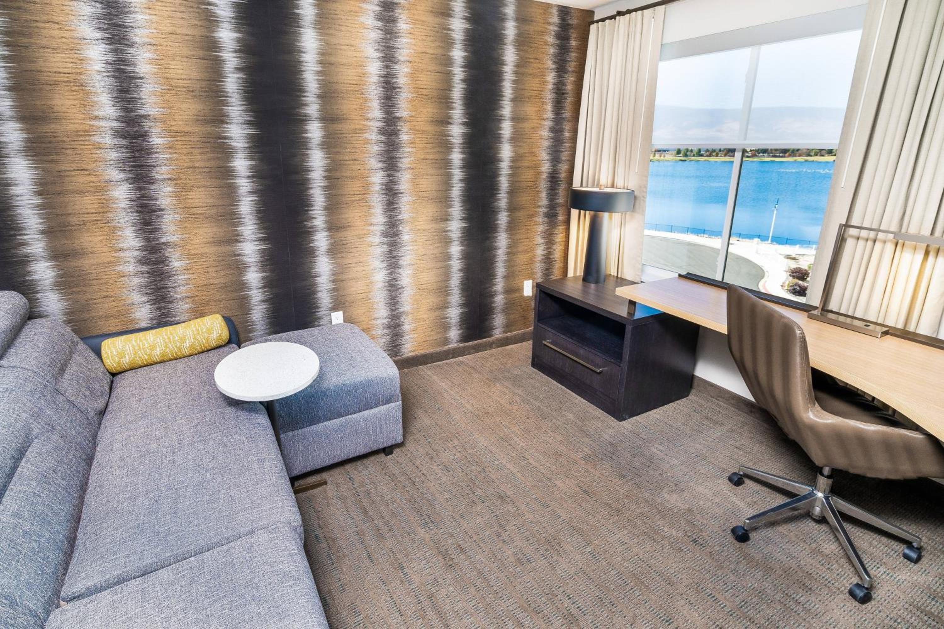 2 Bedroom Suite, Marina view photo 2