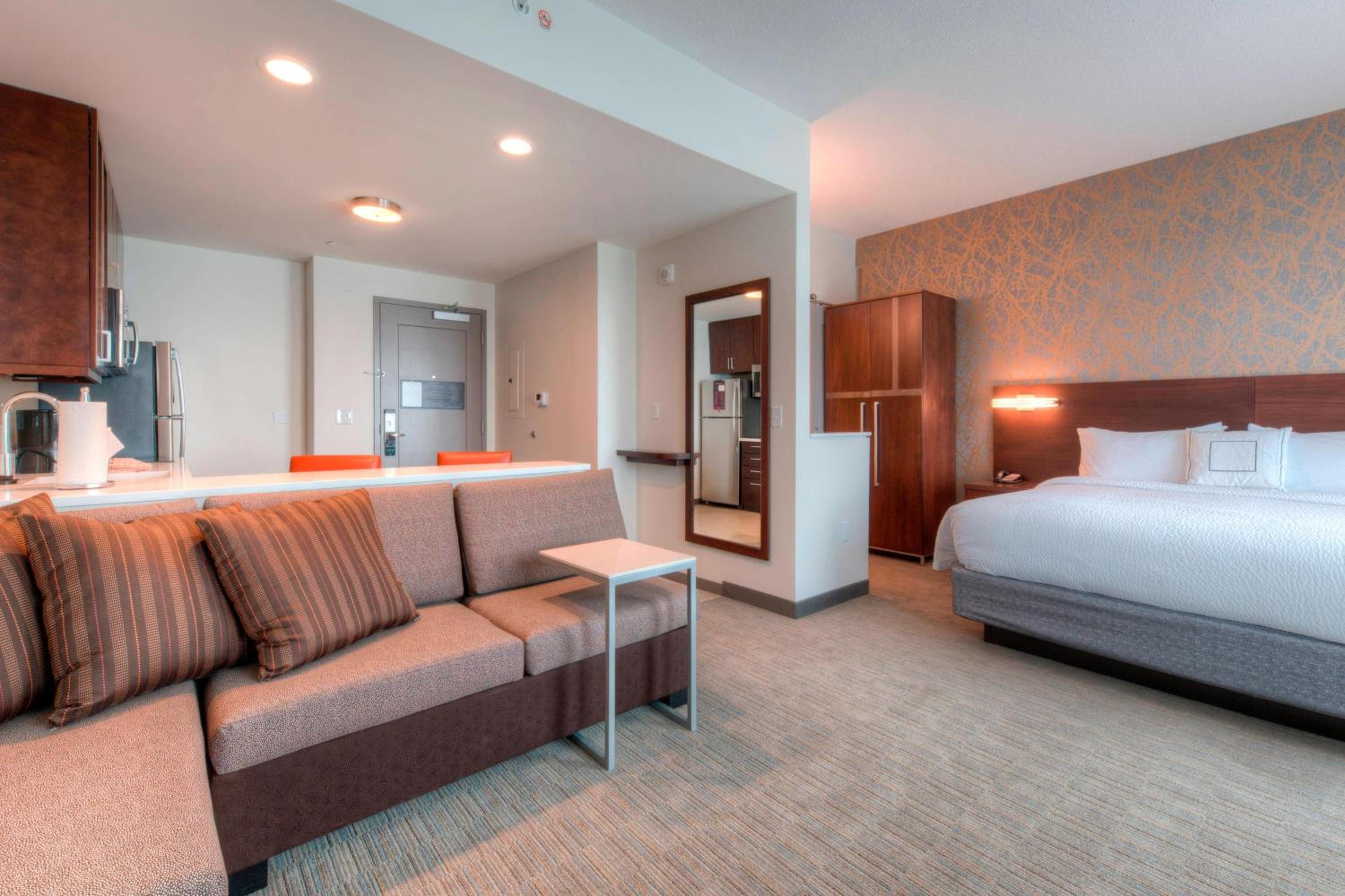 King Studio Suite with Sofa Bed - Hearing Accessible photo 3