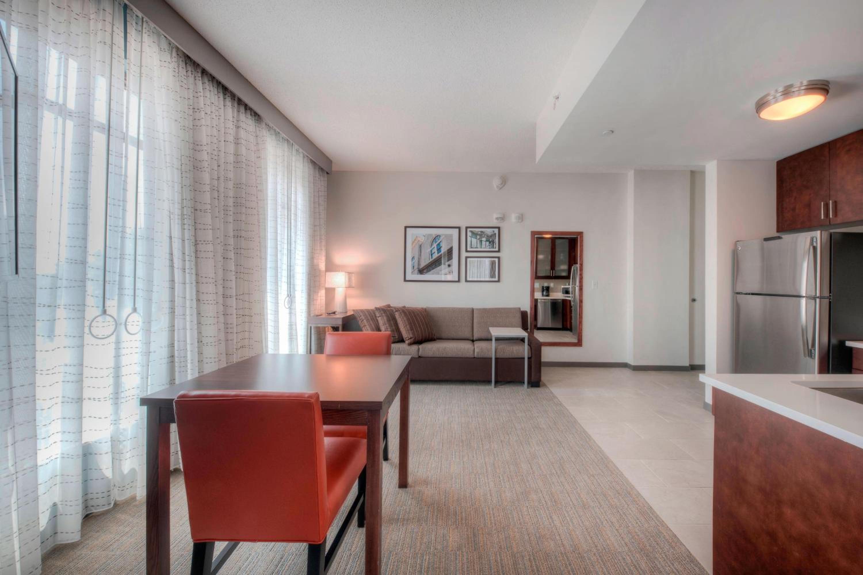 1 Bedroom Suite, 1 King, Sofa bed, Corner room, Balcony photo 1